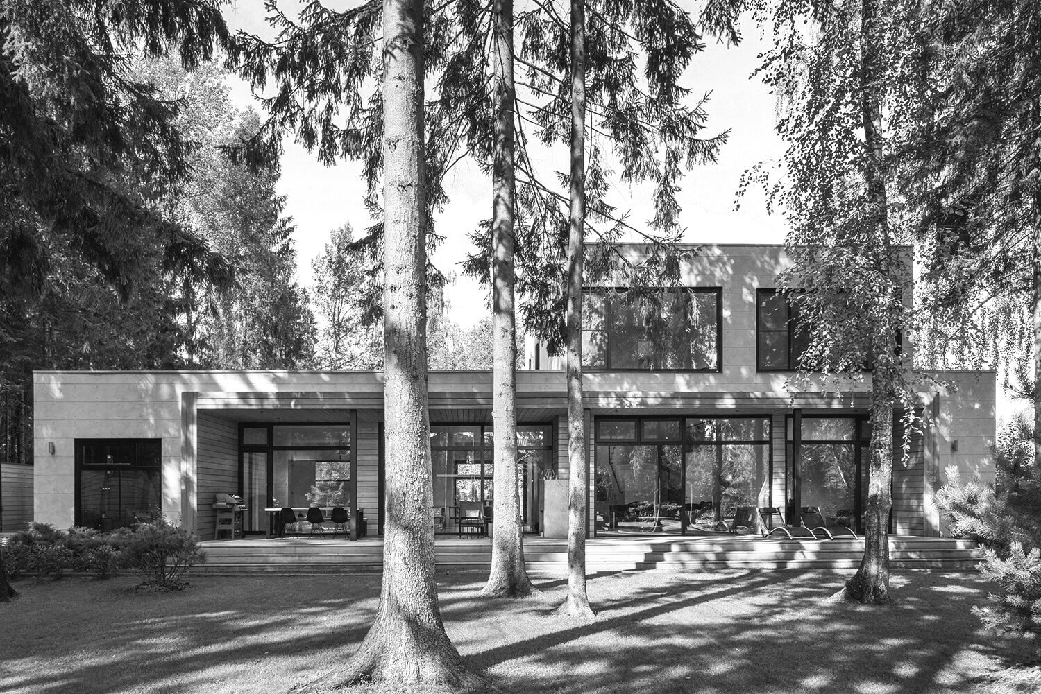 ELLE DECORATION VISITING VLADIMIR GLYNIN . THE PHOTOGRAPHER'S HOUSE IN THE MOSCOW REGION