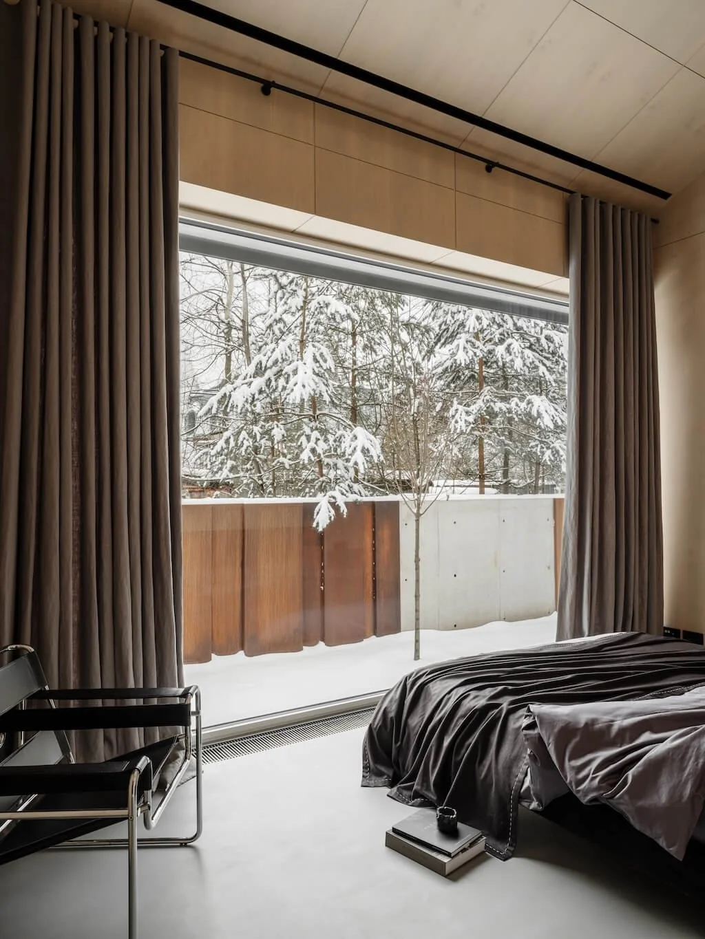 modern-house-in-dark-colors-moscow-tatiana-alenina-design-bureau-24.jpg