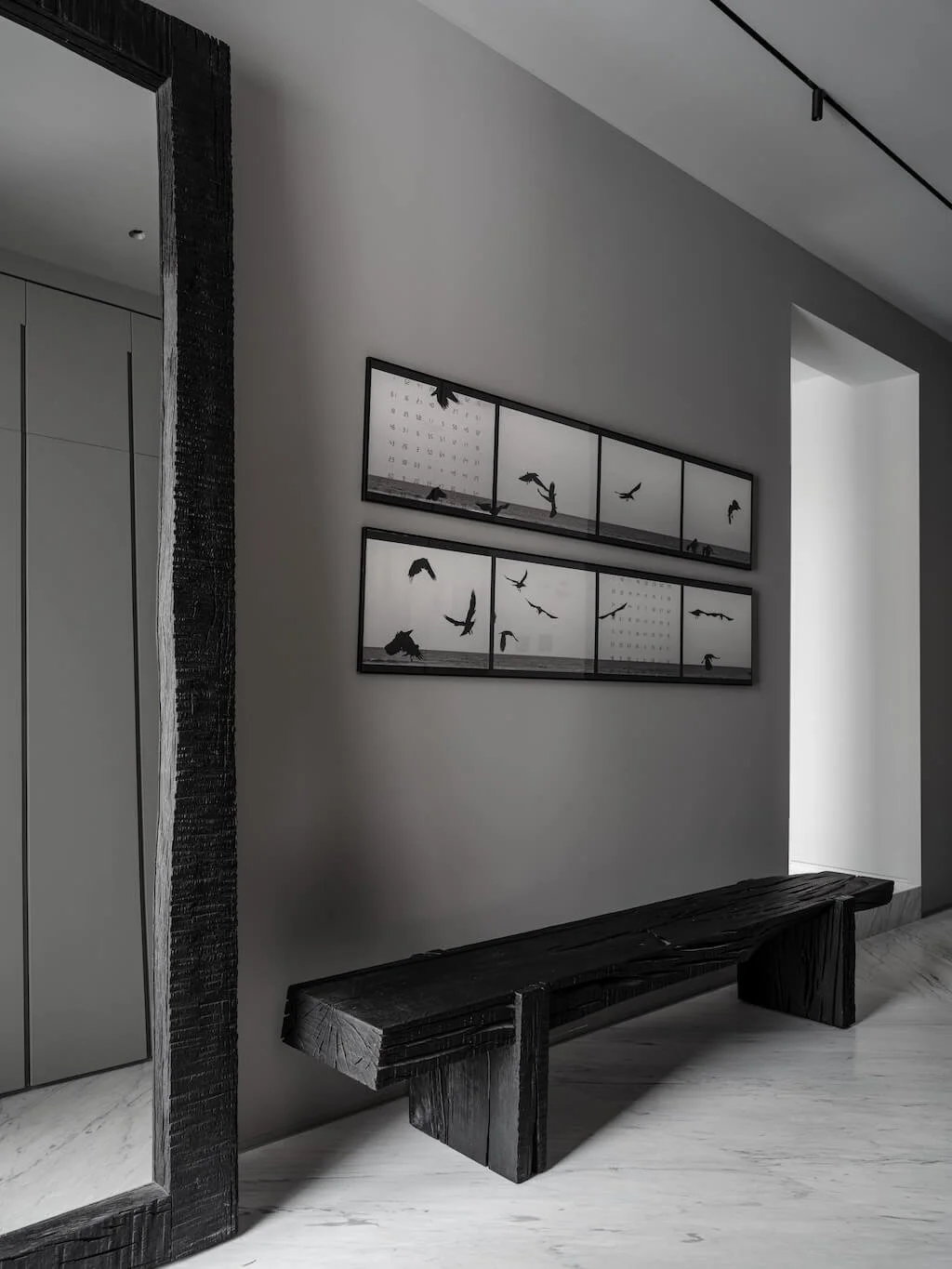 modern-house-in-dark-colors-moscow-tatiana-alenina-design-bureau-2.jpg