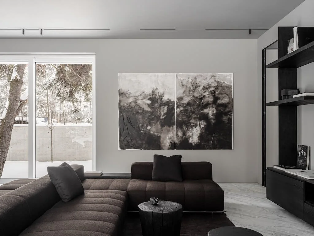 modern-house-in-dark-colors-moscow-tatiana-alenina-design-bureau-16.jpg