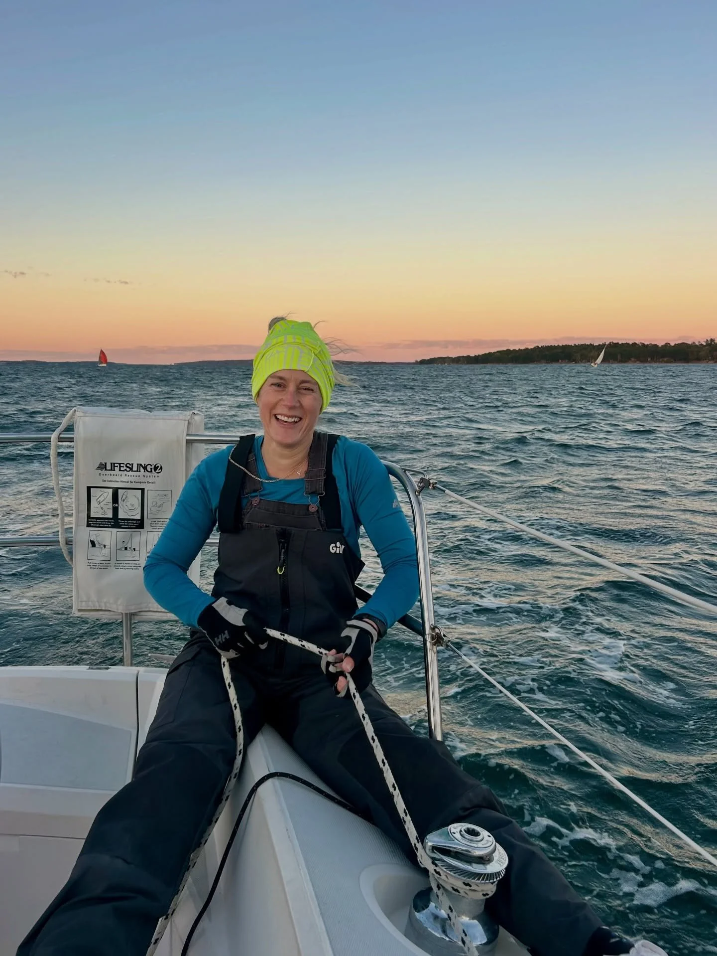 carrying this energy into my next lap around the sun: playful, present and a little unhinged 🤭✌🏻🎂🍰🧁💕