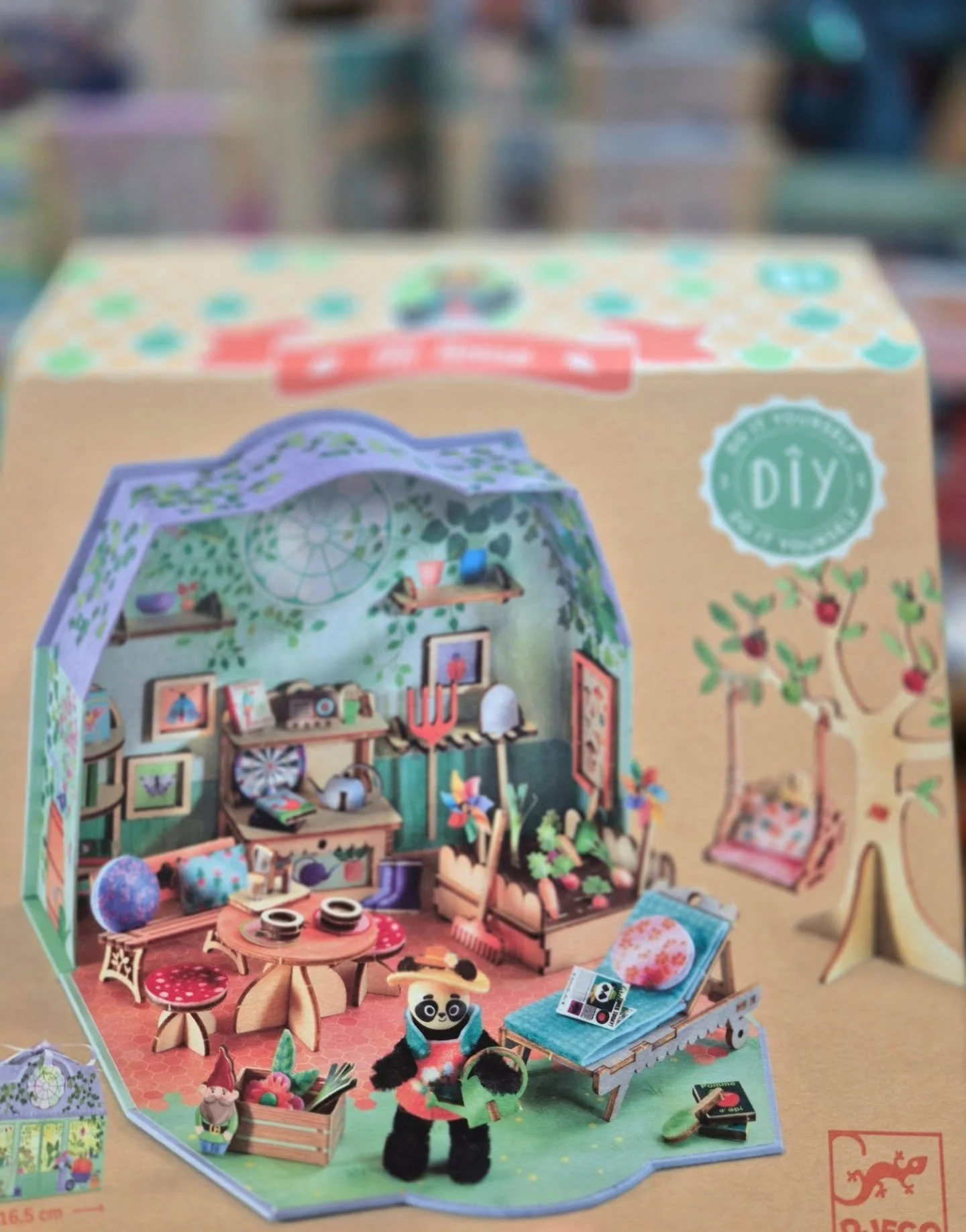 A lot of rainy days meant a lot of arts &amp; crafts in our house and a looot of new deliveries in the shop..
We made it all about dolls, prams &amp; sparkles 🧡
Whilst very slowly stepping into Christmas season 🎄

#DluluKalooMagic #DluluKalooFaves 