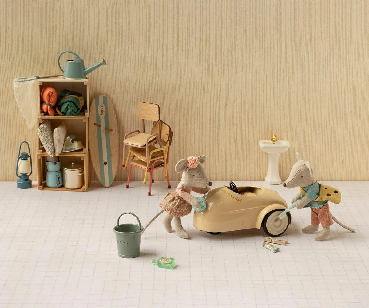 Maileg Mouse Metal Car – Choose Light Mint or Wheat Colour