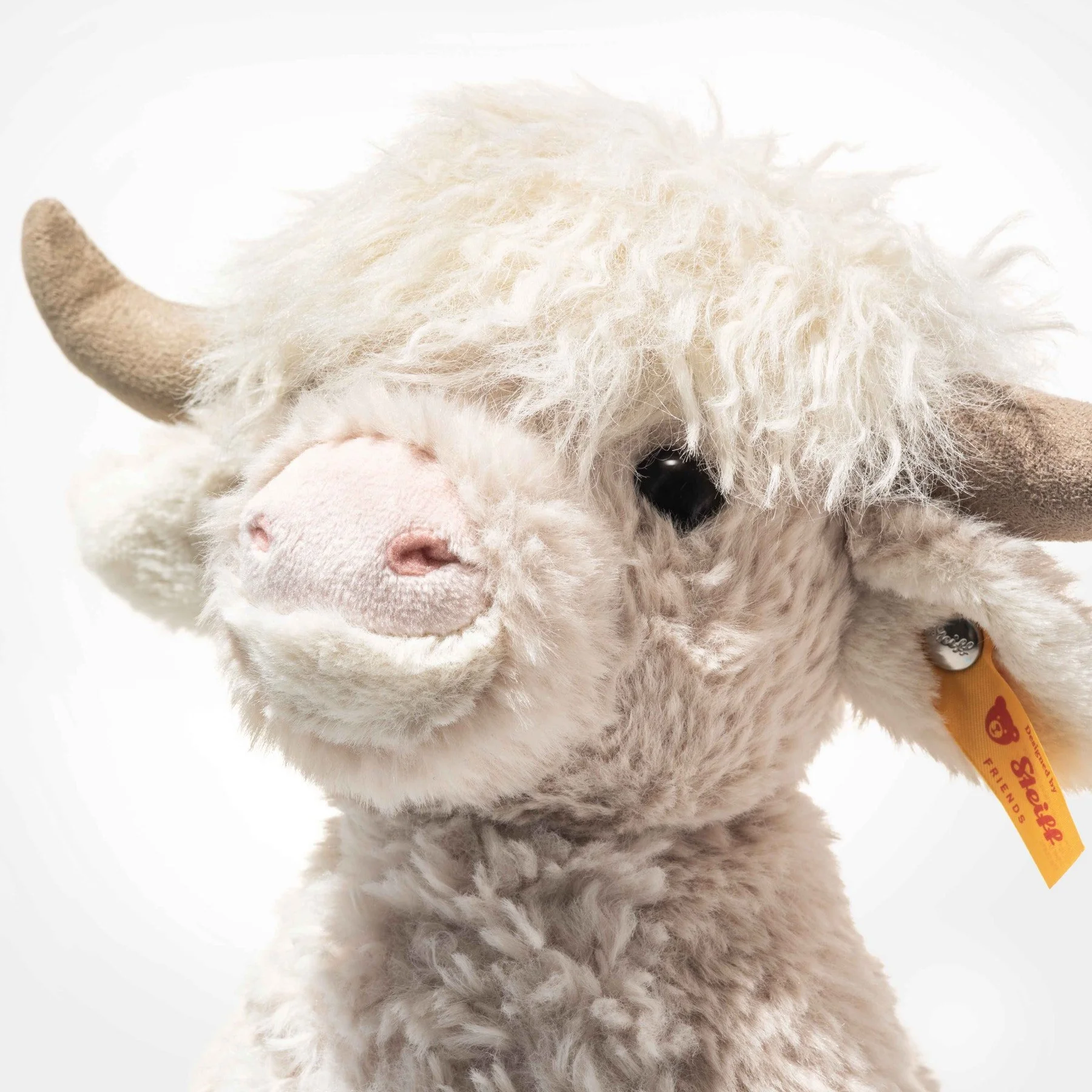 harper-highland-cow-closeup-Steiff.jpg