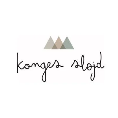 Logo with three stylized mountain peaks and the text 'konges slojd' in handwritten font.