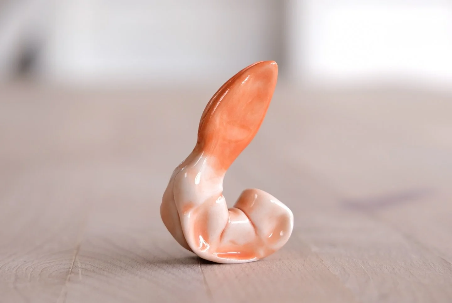 - shrimp 🦐 -
.
.
.
.
.
.
.
#porcelainshrimp #fharstudio #porcelainsculpture #porcelainfigurine #fhar