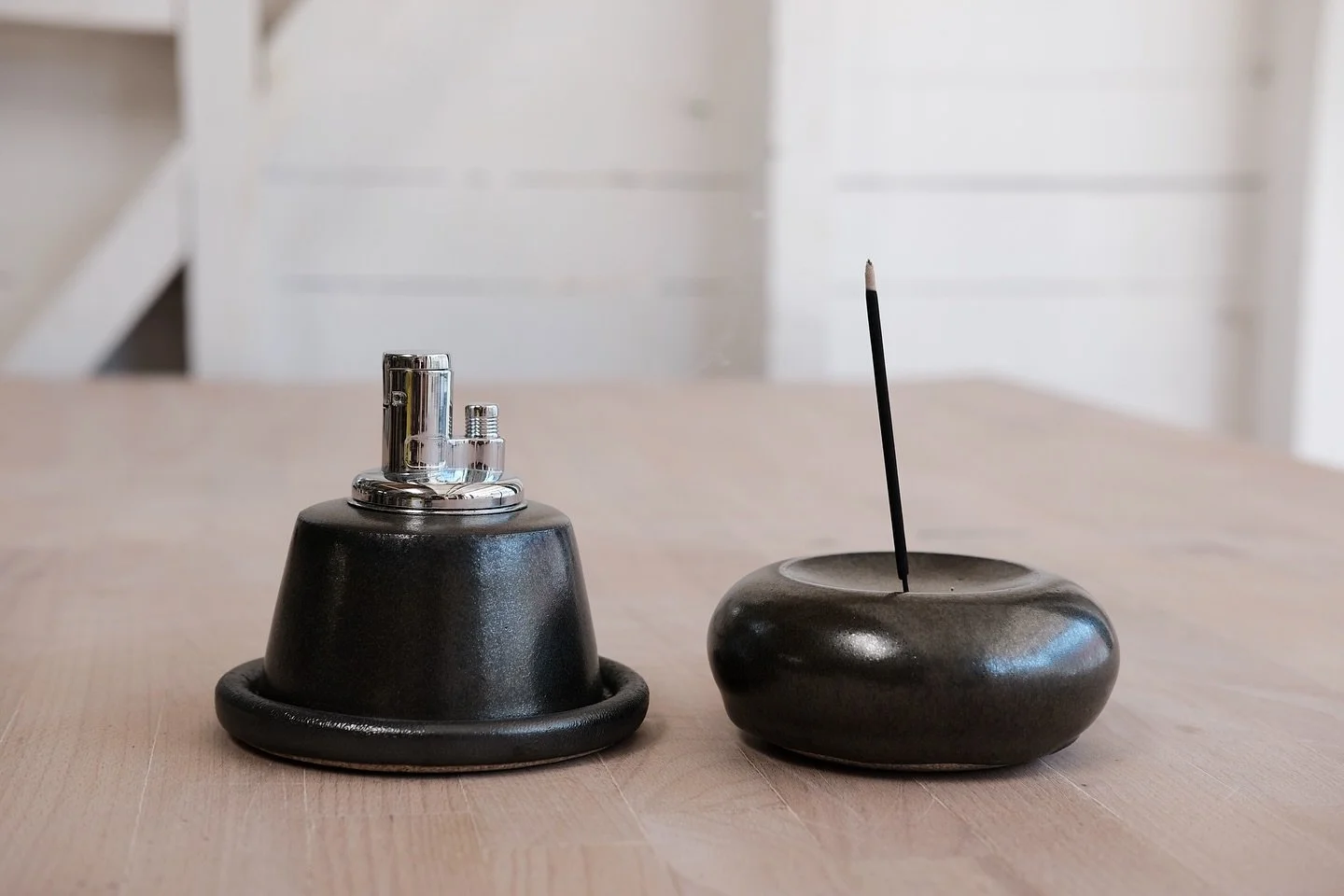 - table lighter, ashtray and cloud incense holder -
Available Sunday on my website.
#fhar #fharstudio #tablelighter #incenseholder