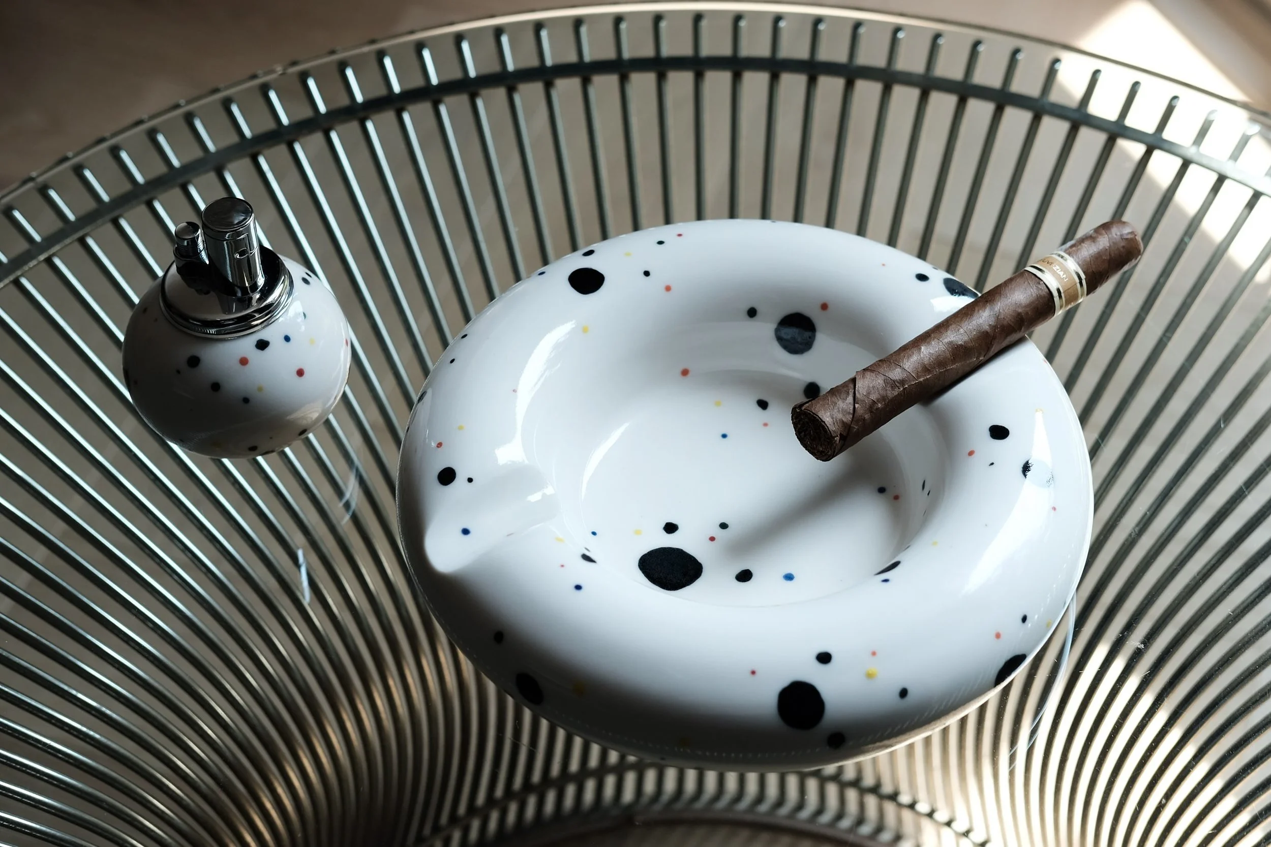 - cigar set for E&amp;L -
Made entirely in fine porcelain, decorated with one of my first style : the &ldquo;polka&rdquo;.
The ashtray is designed to rest 2 cigars at the same time without the &ldquo;tips touching &ldquo;. Comes with a matching table