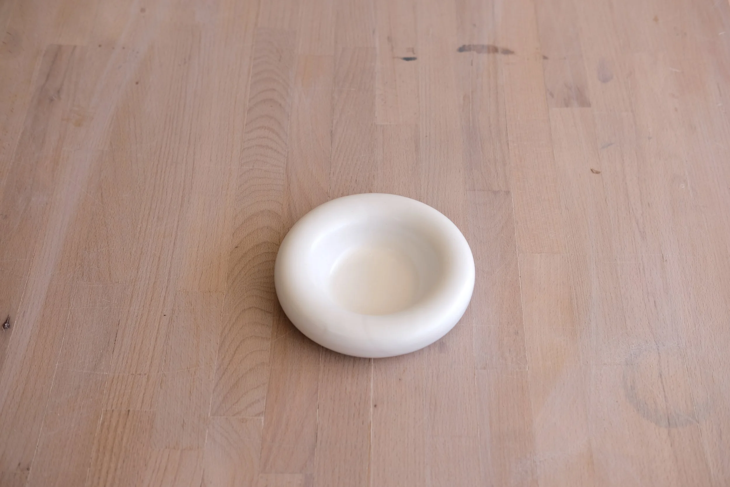 donutbowlwhiteporcelain384.JPG