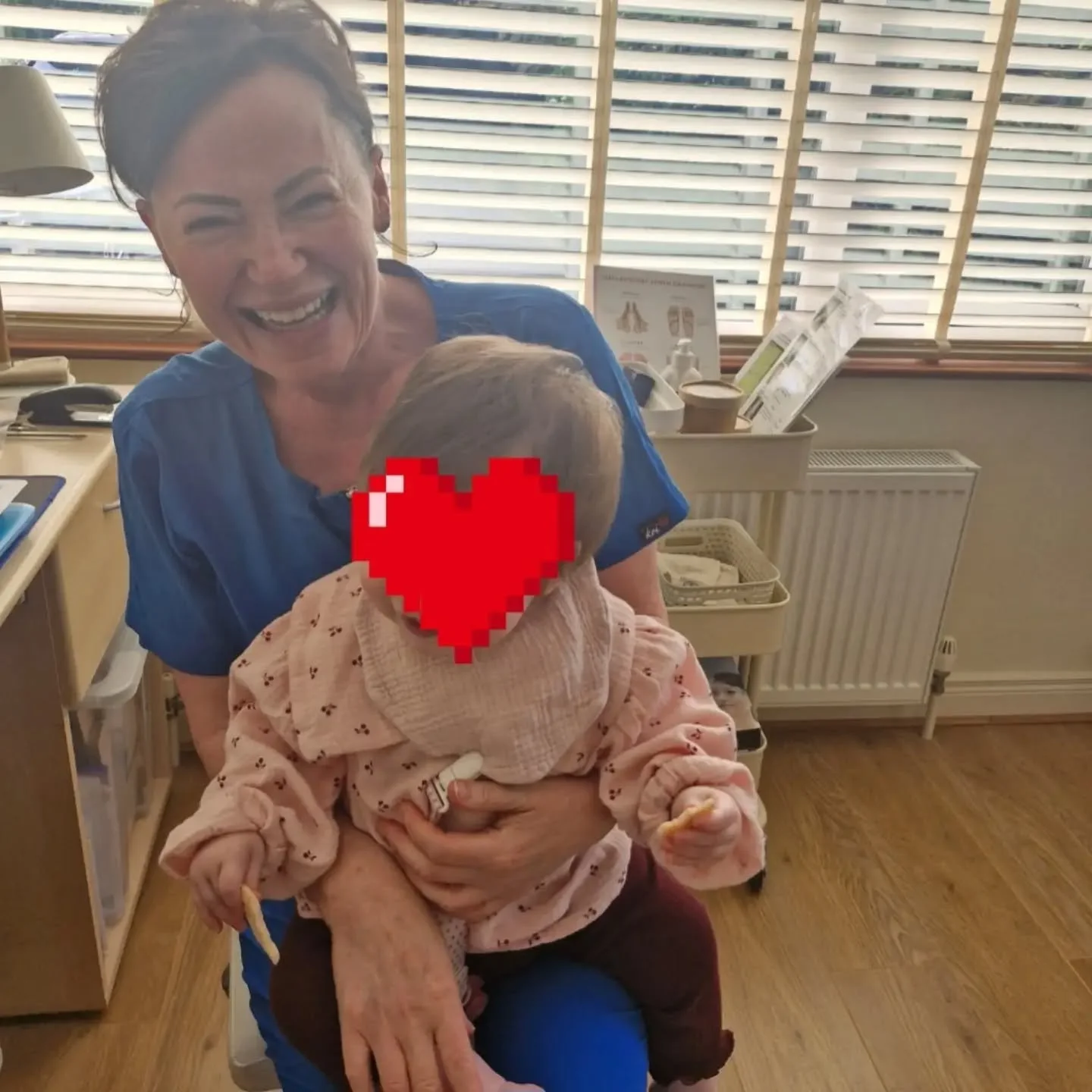 So much fun when the smallies come back to see me for a little👣👣

Meeting them on the outside of Mums tum is very special. They have met me before but won't remember that😉🥰
Also wonderful to meet the Mum and see how she is doing🤗

Thank you to h