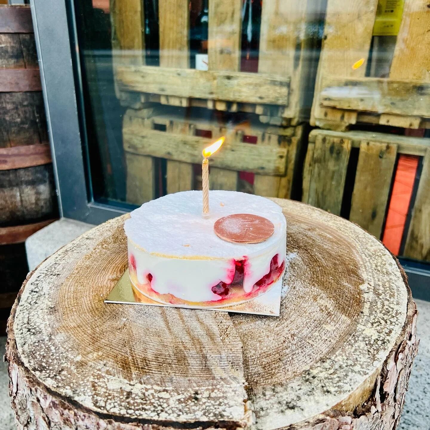 𝙼𝚒𝚛 𝚑𝚎𝚒 𝙶𝚎𝚋𝚞𝚛𝚝𝚜𝚝𝚊𝚐🍀
Wie die Zeit vergeht. Drei Jahre ist es nun scho  her, seit sich die Türen zum Onkel Urs zum ersten mal geöffnet haben.
Drei Jahre voller Eindrücke, schönen Begegnungen, strengen Feiertagen,