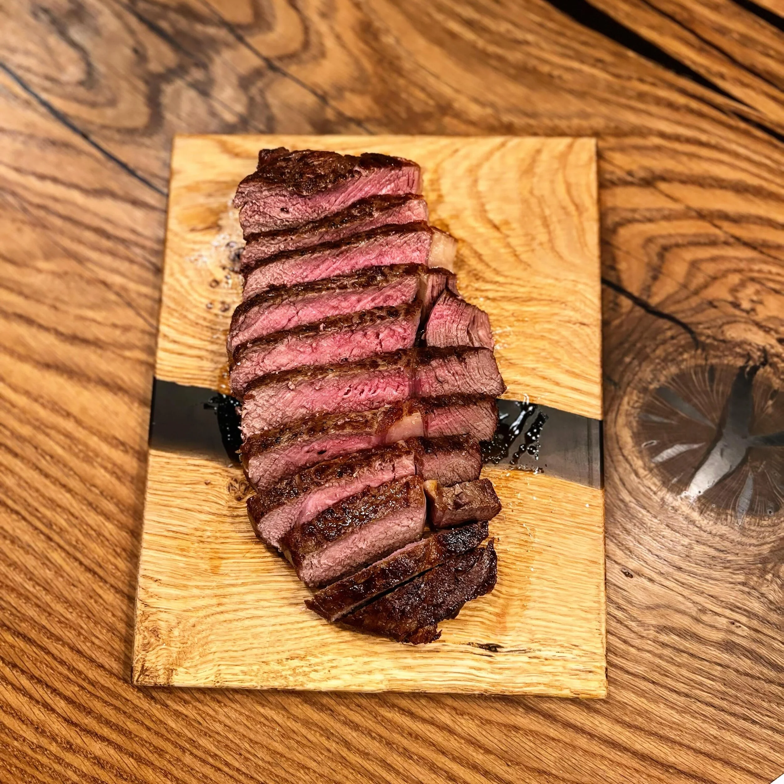Bio Hohrücken Steak🥩
Von Zeit zu Zeit findest du wunderschöne dry aged Edelstücke in unserem Buffet.
Perfekt für auf den Grill, oder zum gemütlichen Niedergaren im Ofen. 
Viel mehr als Salz und Pfeffer brauchst du nicht😍