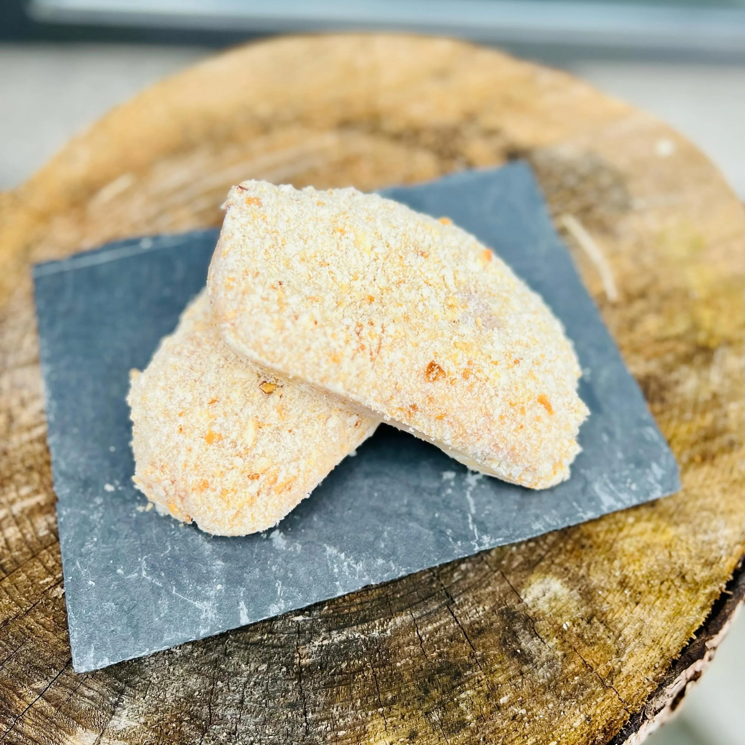 Poulet Cordonbleu🐥
Gefüllt mit Kräuterfrischkäse und Rohschinen, ein Traum😍
Natürlich ist auch das klassische Schlossberger Cordonbleu und eines, gefüllt mit speziellem Raclettekäse, in unserem Buffet zu finden. 
Zub