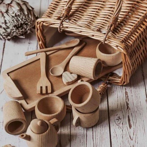 ⁠
Snowy days got us dreaming of summer picnics ☀️ Until then we can dream.. and play with these @sonnyandthedolls wooden homeware sets!⁠
⁠