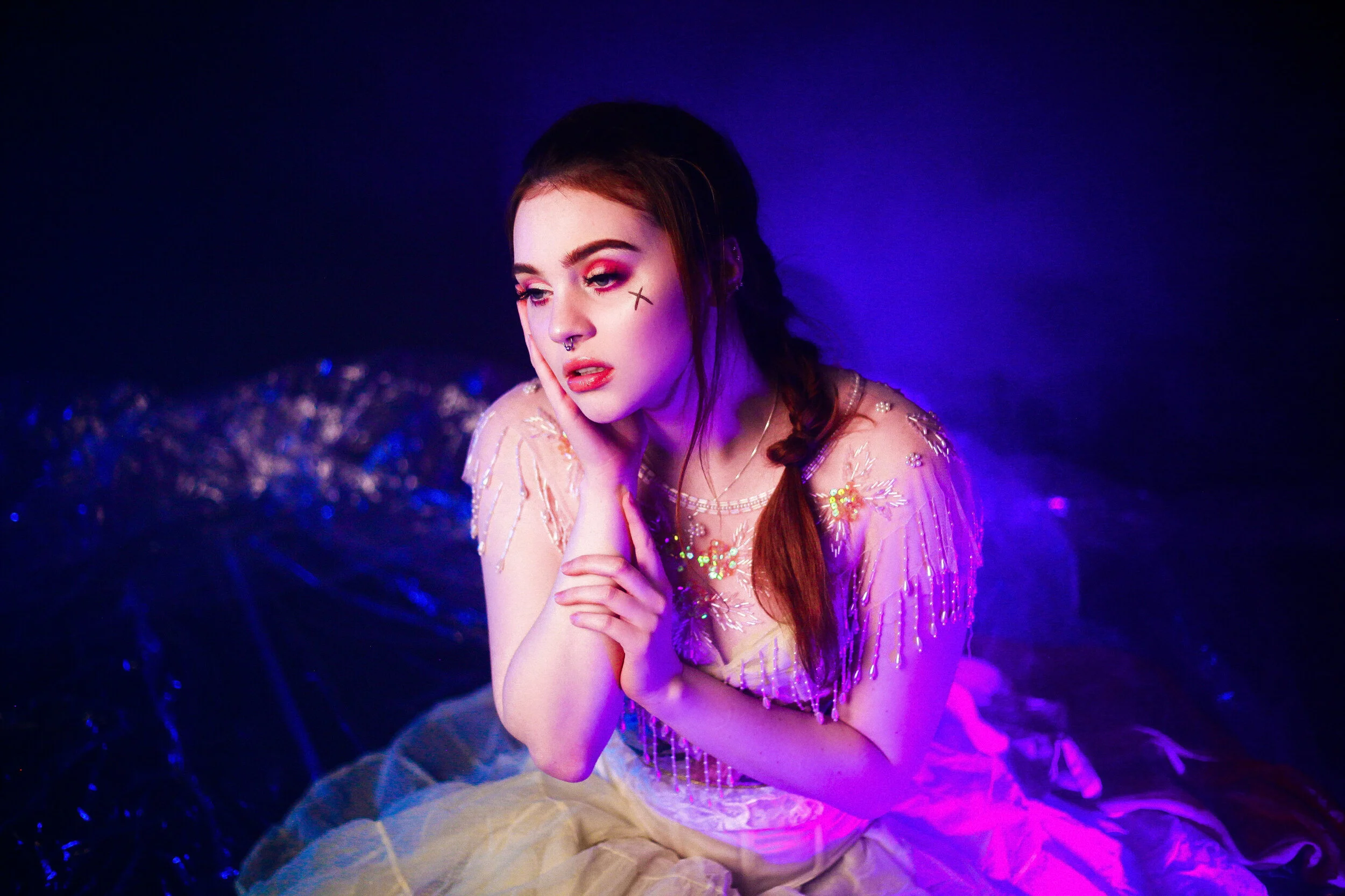 Singer-Songwriter Anna Thompson Rises High with "Centerpiece"