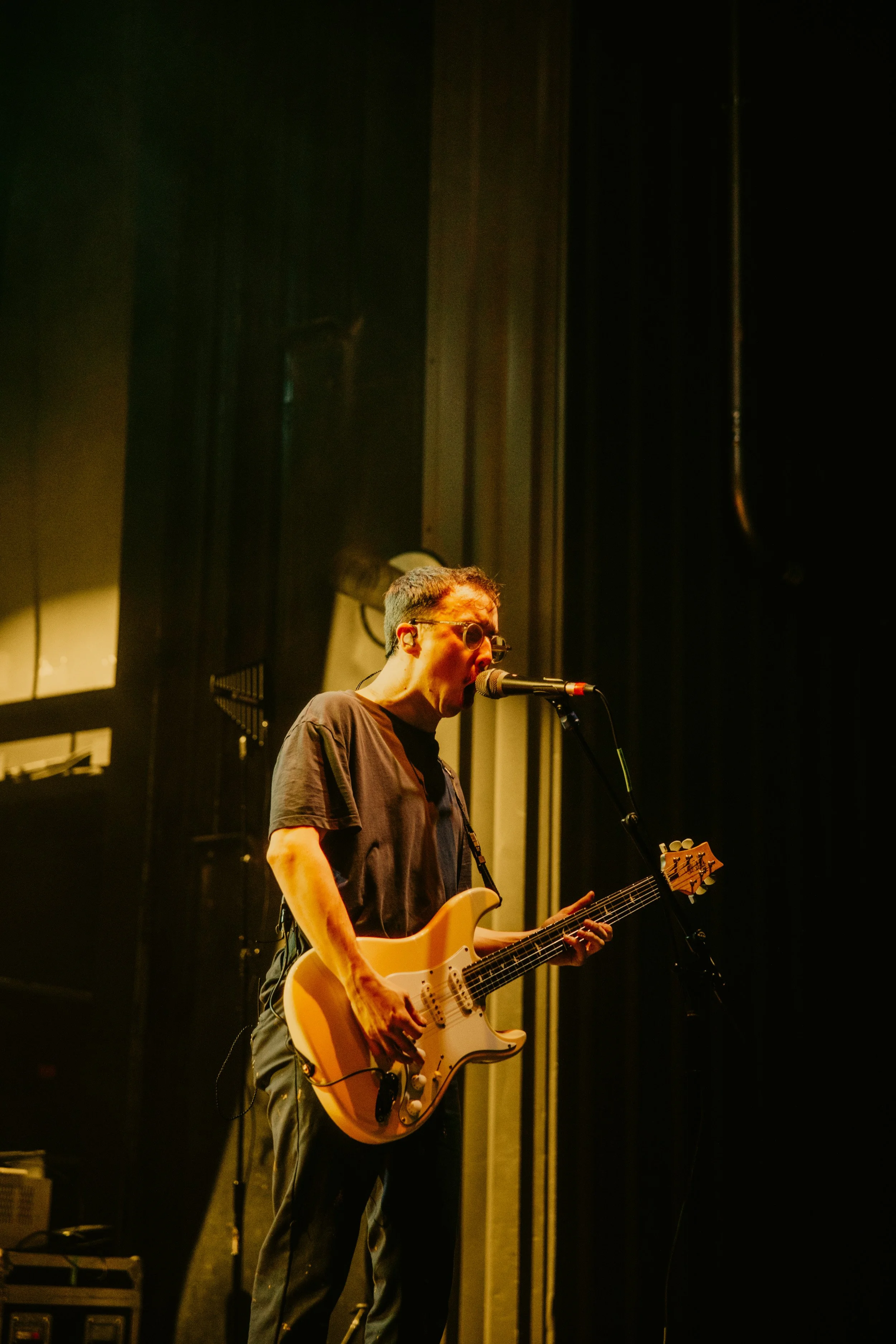 HOLDINGABSENCE- CBUS- @KELLYHOUGH_-43.jpg