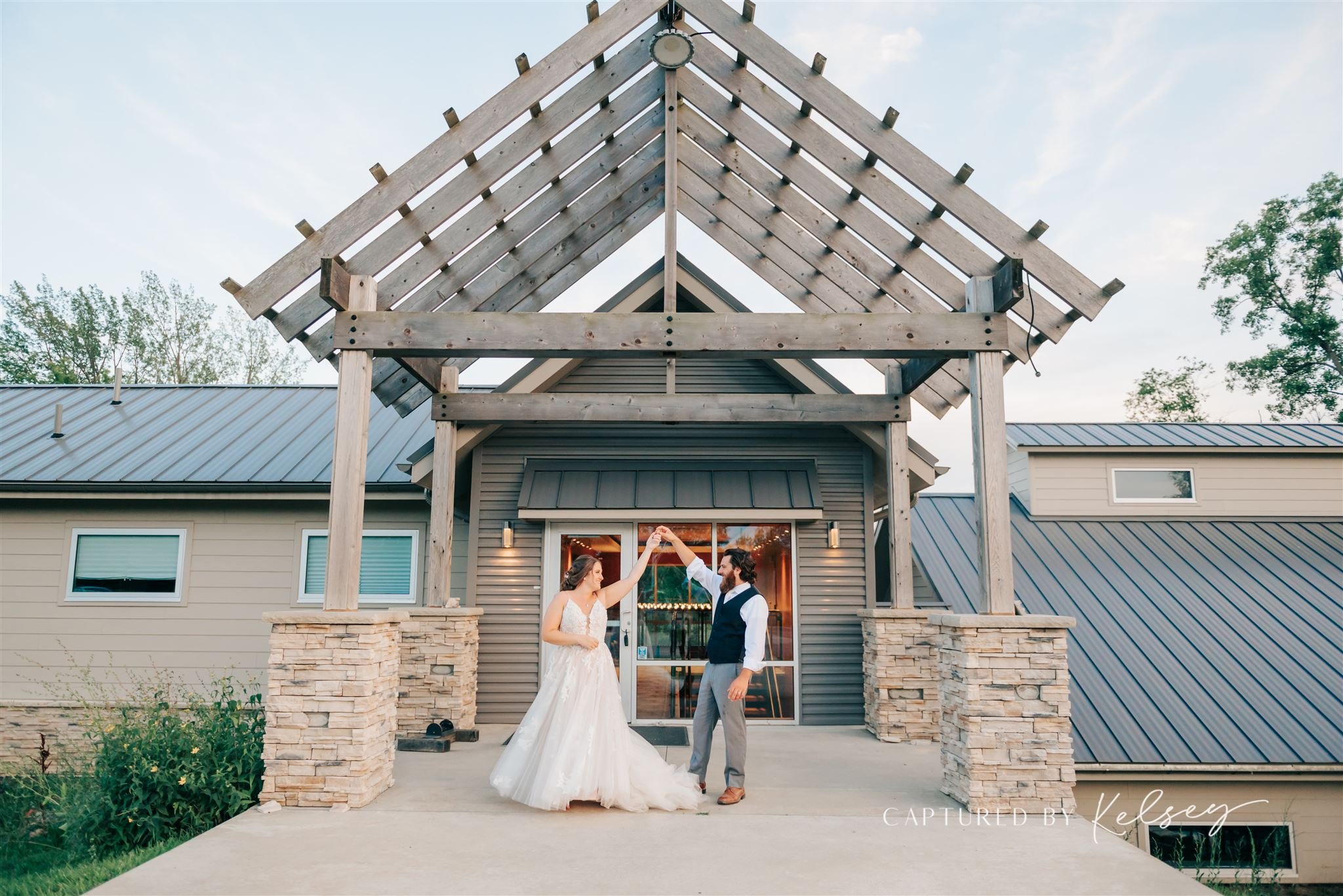 ANN-ARBOR-WEDDING-PHOTOGRAPHER-ROBIN-HILLS-FARM-KOCHIS-CAPTURED-BY-KELSEY-1047_websize.jpg