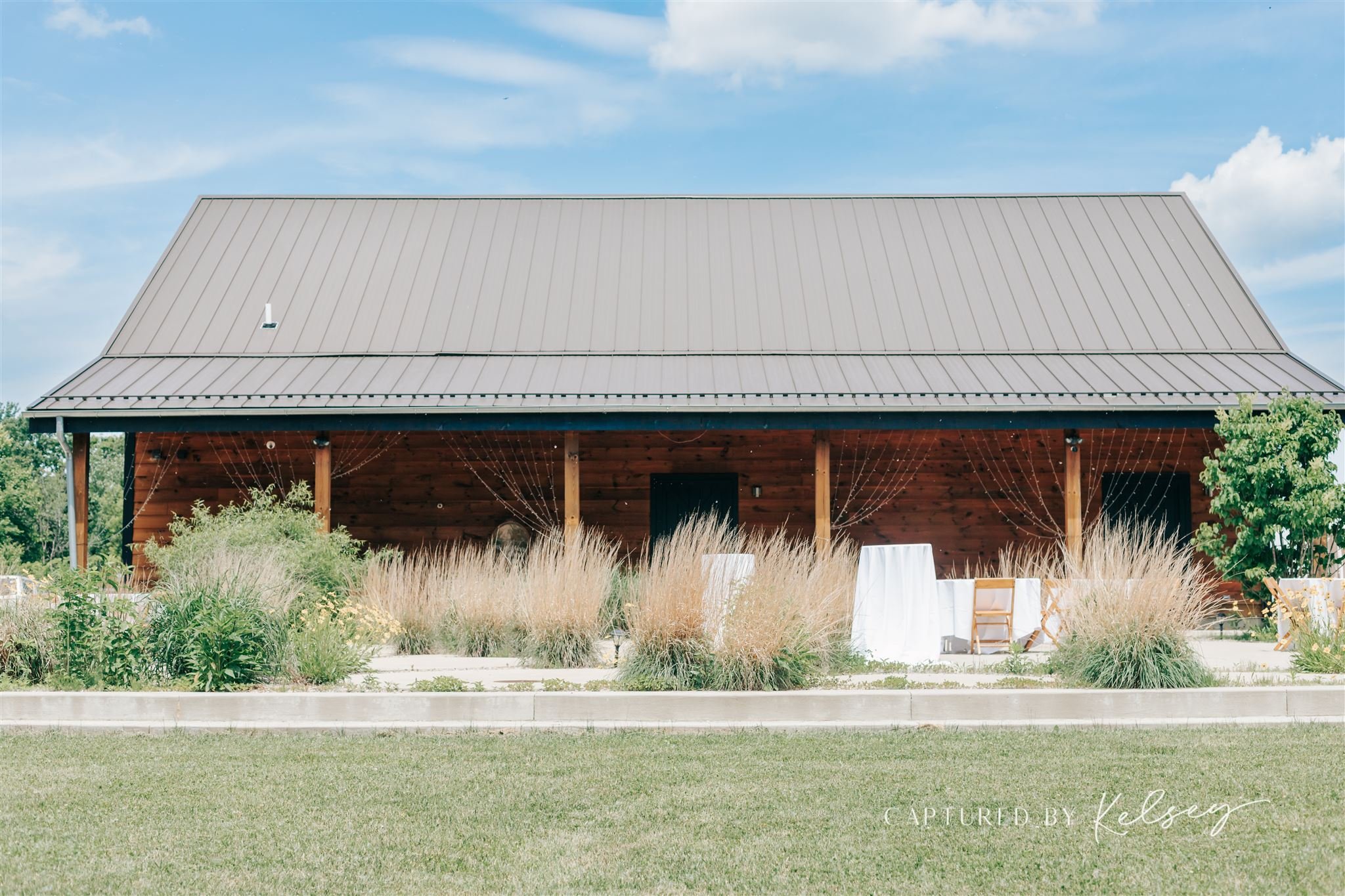 ANN-ARBOR-WEDDING-PHOTOGRAPHER-ROBIN-HILLS-HOELLERBAUER-CAPTURED-BY-KELSEY-10_websize.jpg