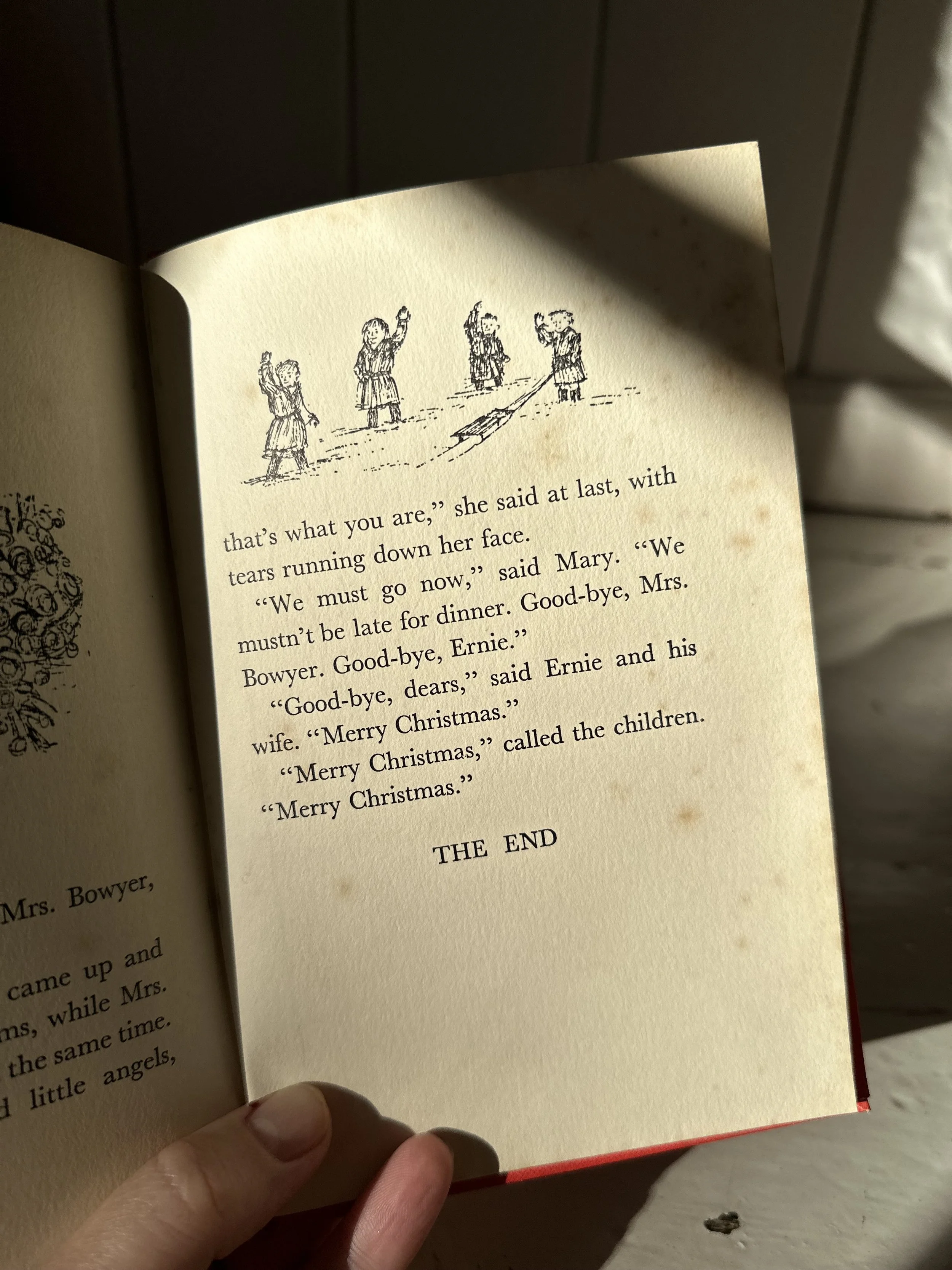Sledges to the Rescue by Raymond Briggs, A Manderley Press edition 2026, introduced by Jessie Burton