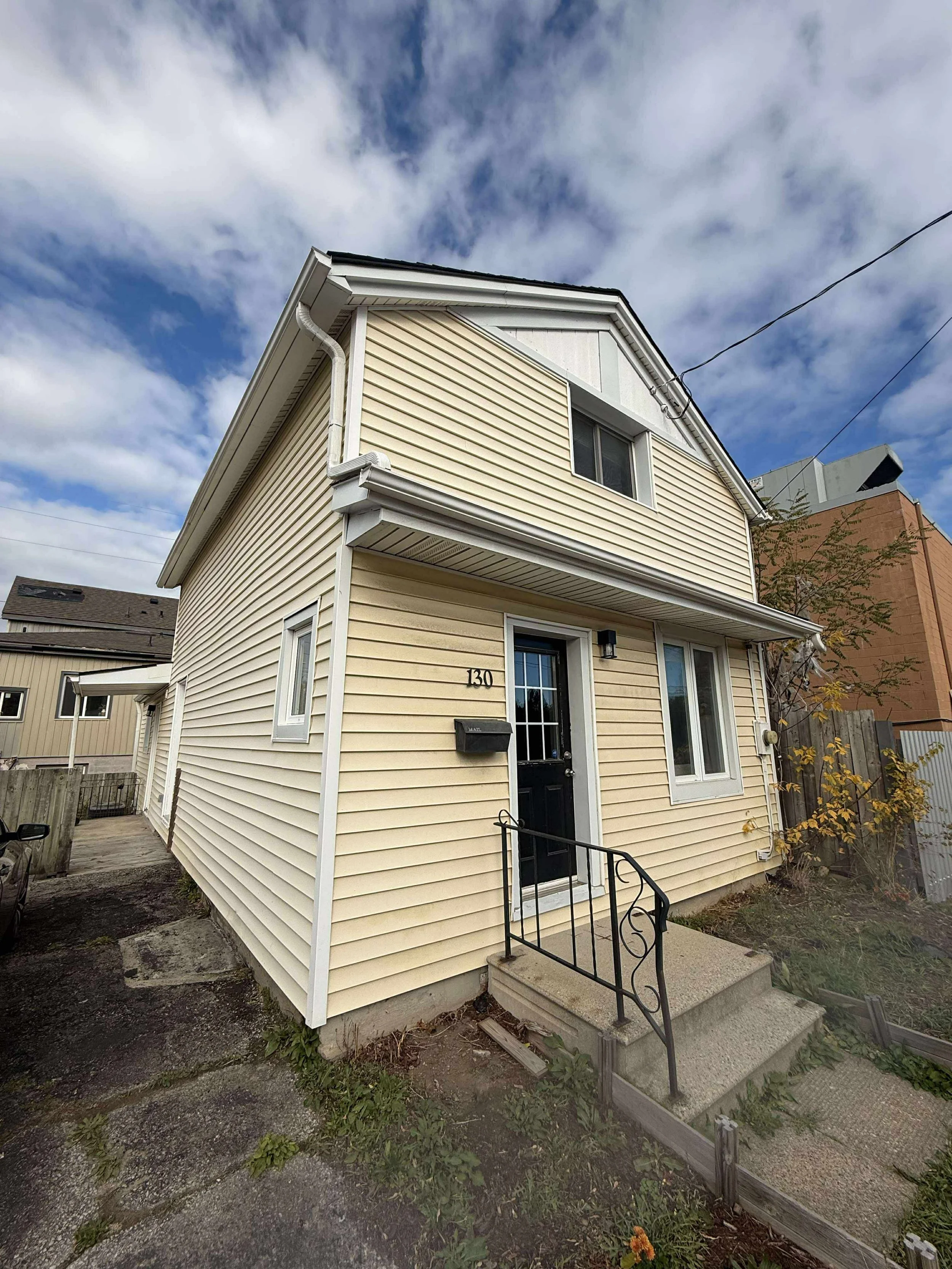 Front Side House.jpg