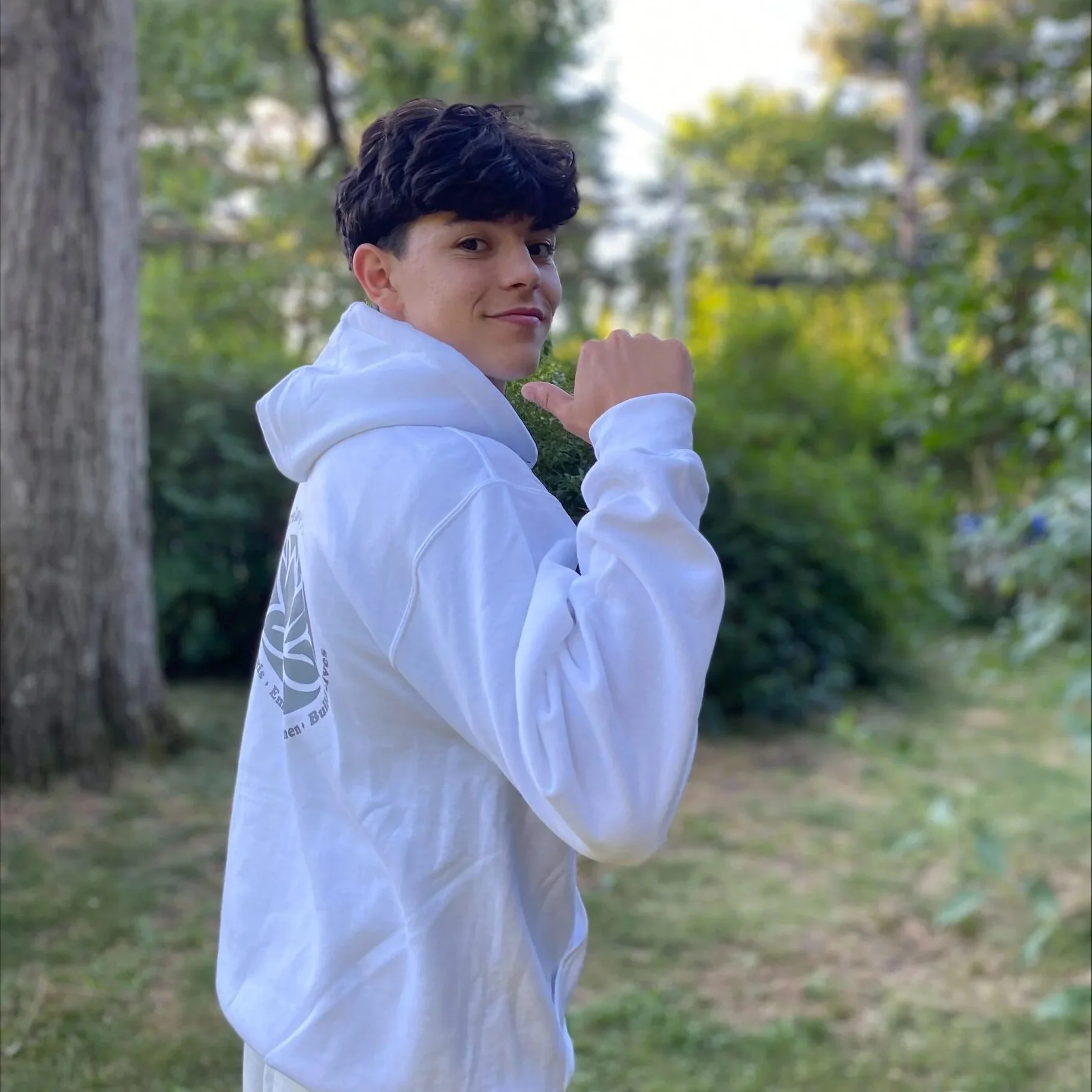 Portrait of Joseluis Lopez-Sanchez wearing a grey ShareLove.Fund hoodie sweatshirt.