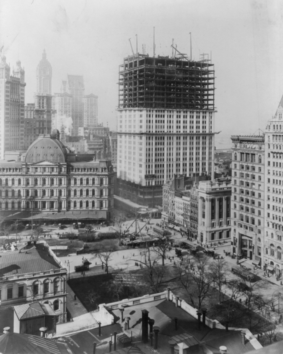 Woolworth_bldg._ironwork,_made_April_4th,_1912_LOC.jpg