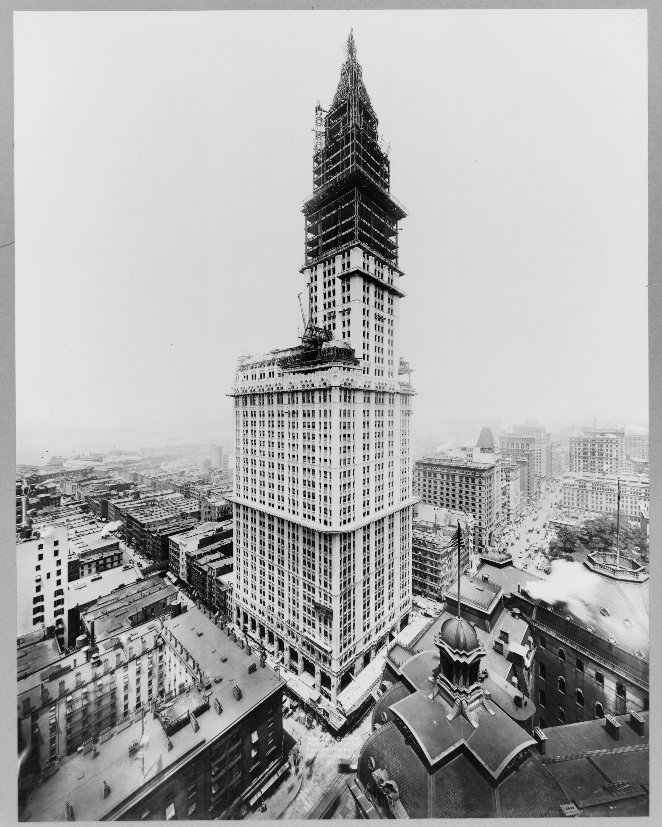 Woolworth_Building,_made_July_1st,_1912_LOC.jpeg