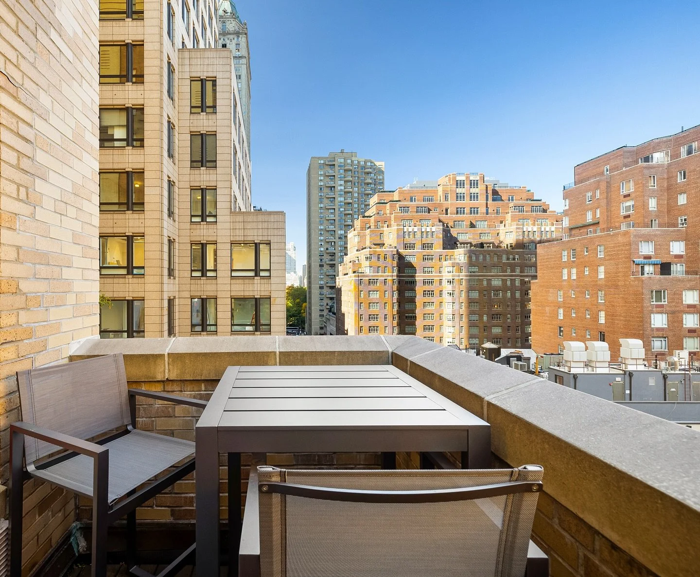 We’re so excited to share that Apartment 10C at 40 East 61st Street has officially closed for $2,940,225!
This sale is especially meaningful because we had the privilege of helping our wonderful sellers through every step of the process from l