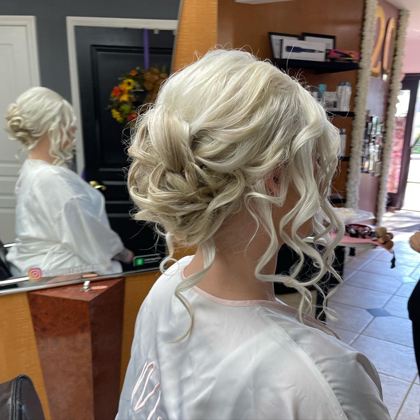BRIDAL HAIR 💫

✨ Gabriellas x Lashes By Gab Glam Squad ✨

Ready to service you and your bridal party at our salon or at your destination for your special day. 

We are available for local, a few hours away or out of state weddings. We are fully equi