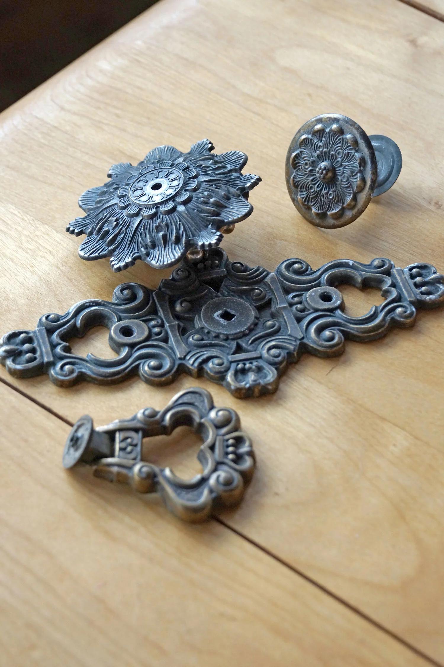 clay-584-estucheon-hardware-OP.jpg