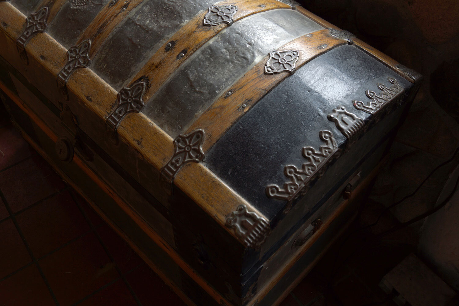 clay-568-grnarly-trunk-OP.jpg