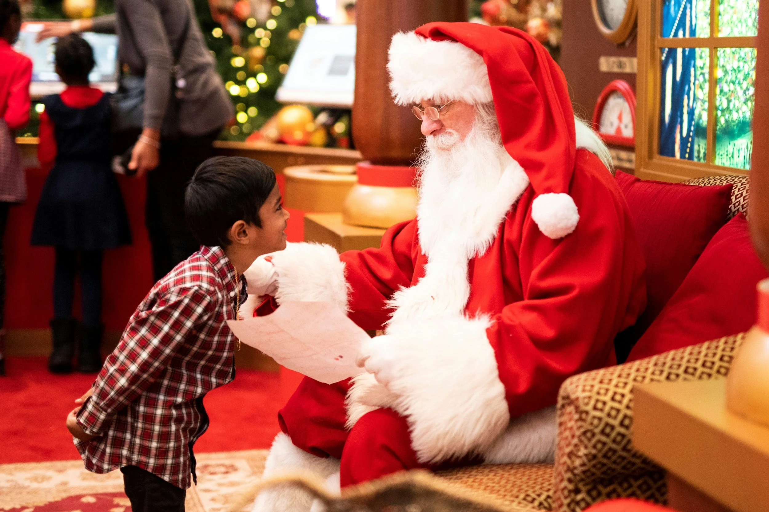 Child meeting Santa | 6:45 pm