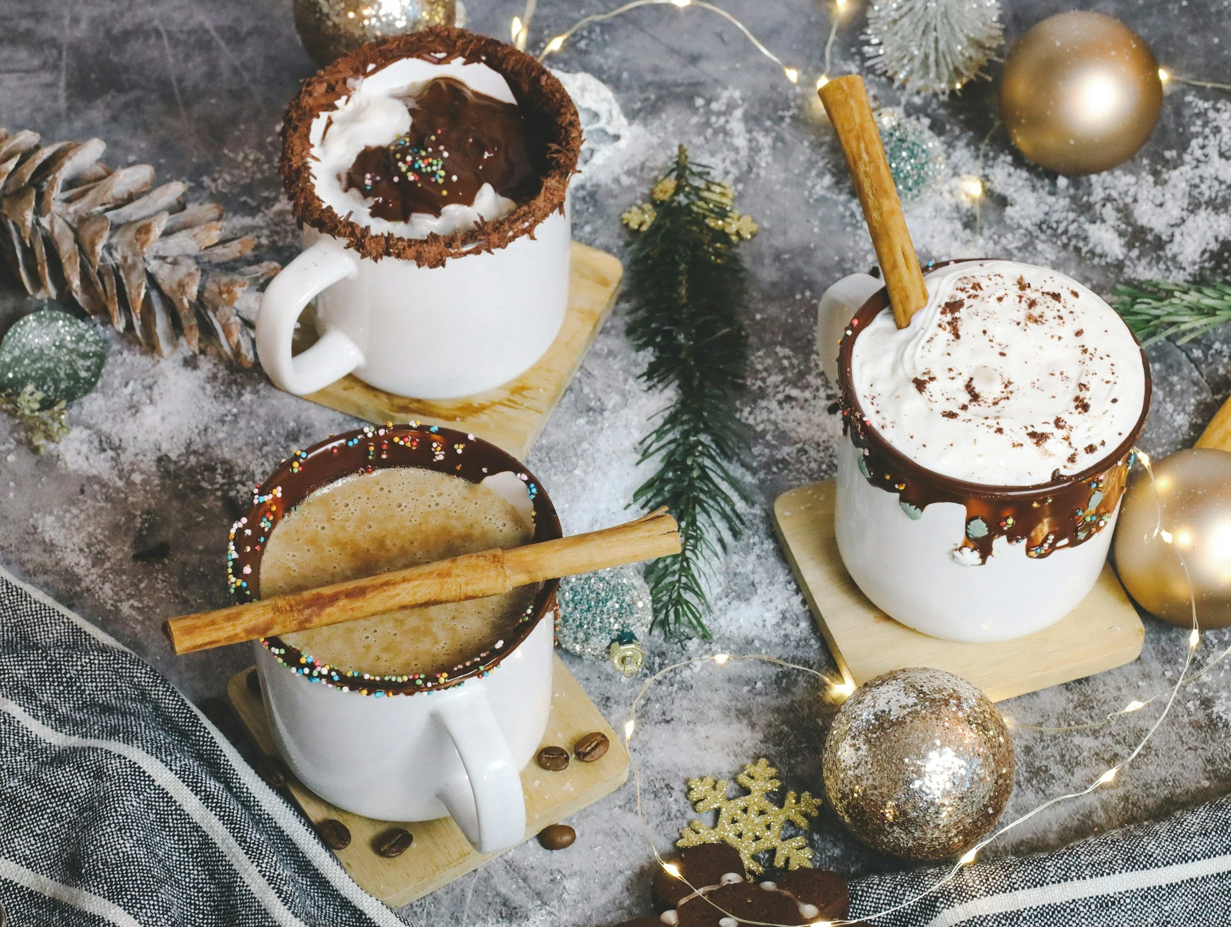 Hot cocoa in mugs