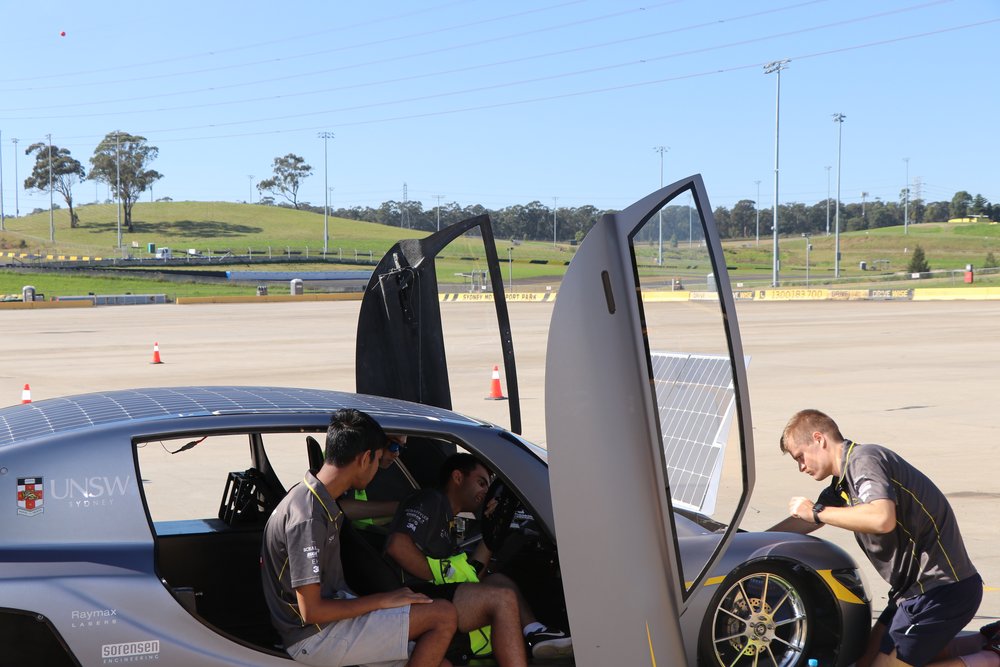 As portas do Sunswift 7 foram inspiradas nos carros esportivos de luxo da Koenigsegg | imagem ©UNSW Sydney / Richard Freeman