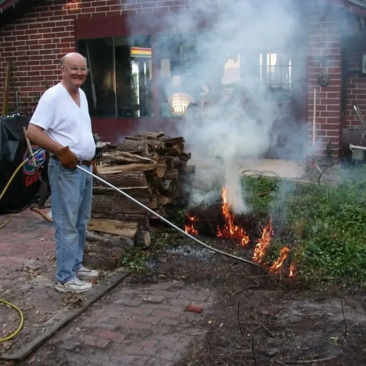 Feliz D&iacute;a de los Muertos 🌺
Today we honor and remember the souls who came before us &mdash; especially our parents, who paved the way for our businesses and the community we&rsquo;ve built together.

Pictured first is Howard Wallace, seen wit