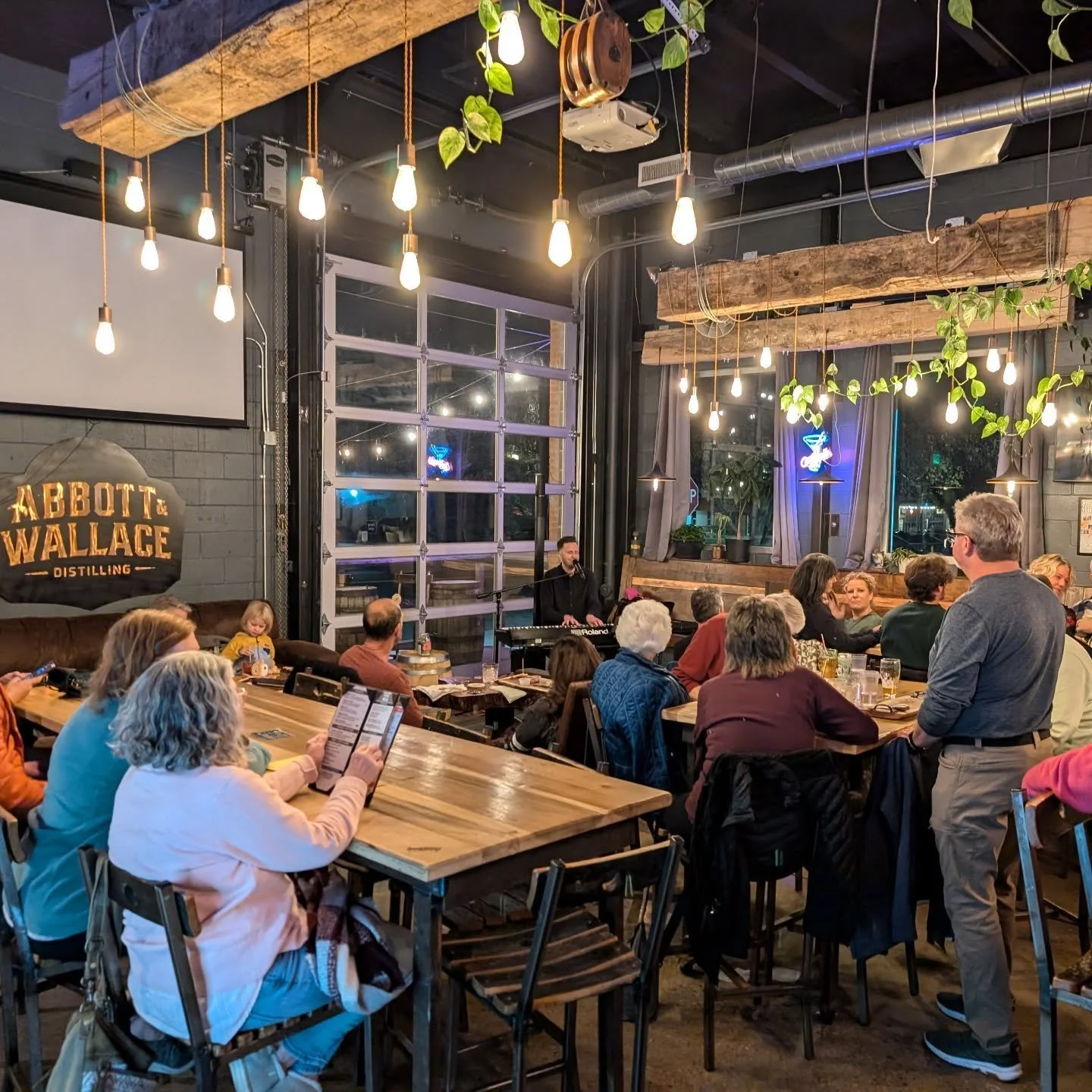 A Tuesday (and Saturday) special. We have live music with Firefly Winds Tuesday 6:30-8:30pm and Saturday 3-5pm.

We double dip on Saturday with a second set of live music from @morpheusdreamingband 6-8pm