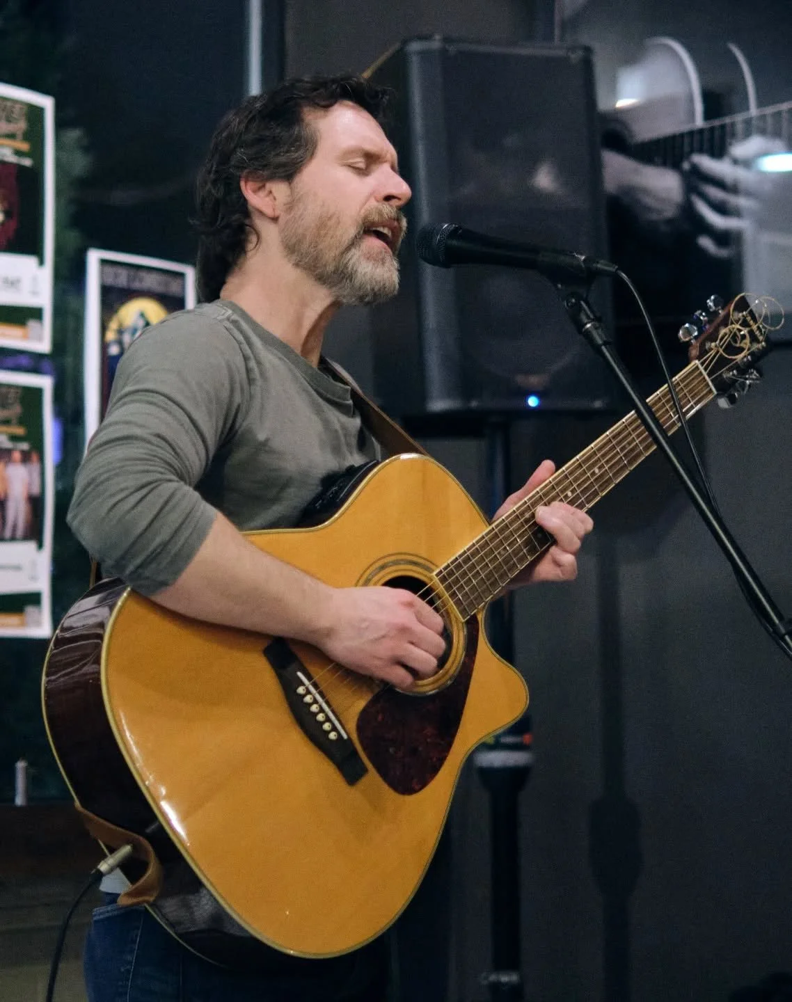 We're bringing in the Philly Special and a growing local legend @shawncunnane tonight 7-9pm. Supremely talented and a pleasure to listen to. We're lucky to have him next door at Mojo's Music Academy. Cheers to the weekend!