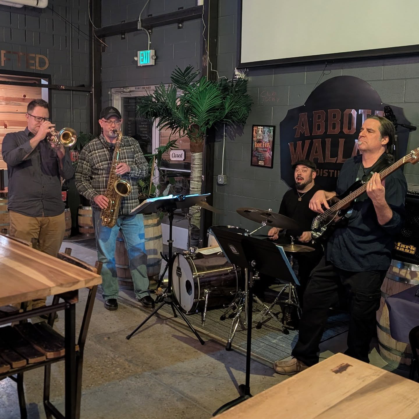 Friday Night Jazz with Mojazz tonight at 6:30pm. Slide into the weekend with a proper cocktail and smooth tunes. We have Jazz every Friday night in March!