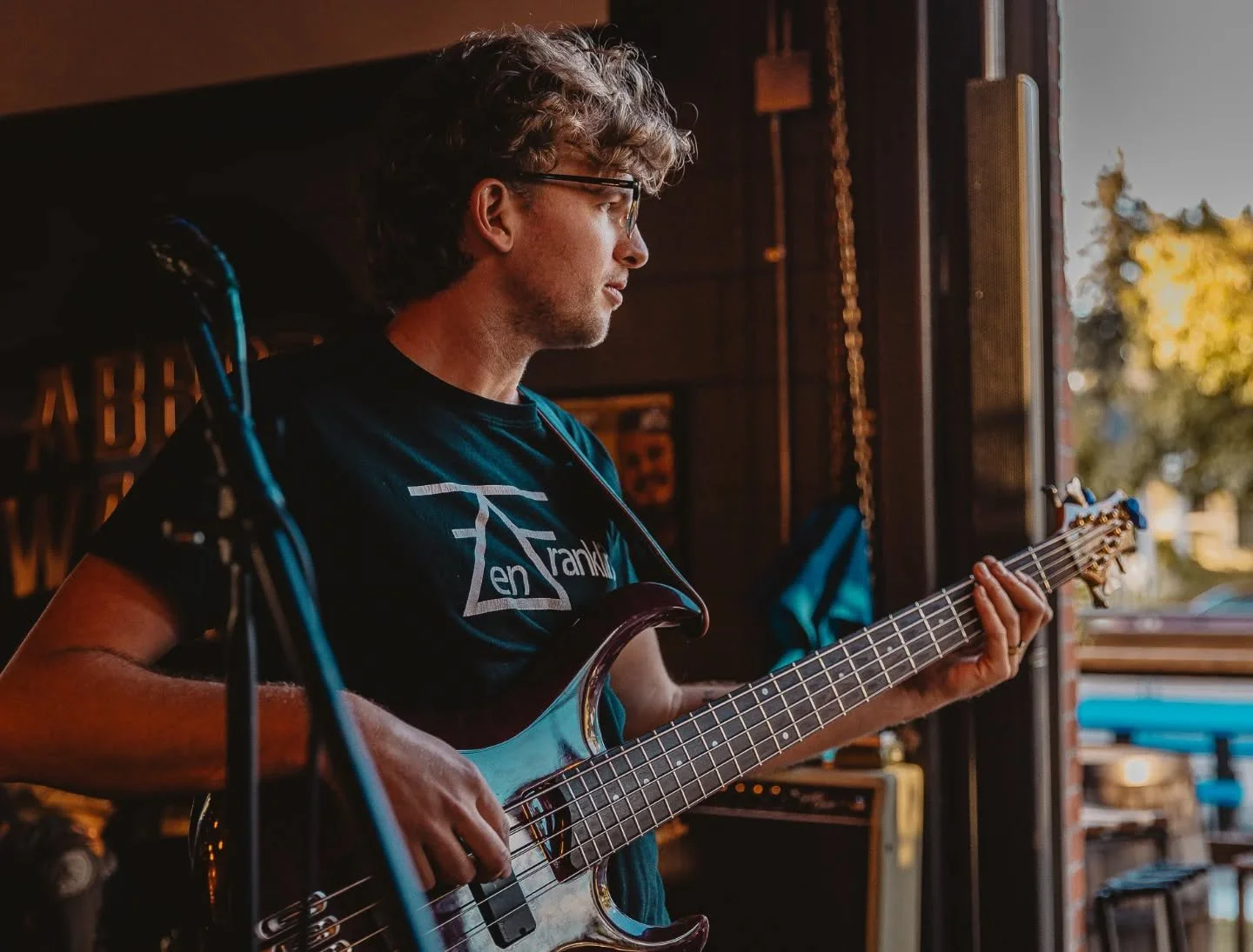 It's another Jazzy Friday with Johnny and Sam! A local duo who know how to lay down a vibe. It's also the last week of Winter Cocktails. Cheers, to a great weekend!