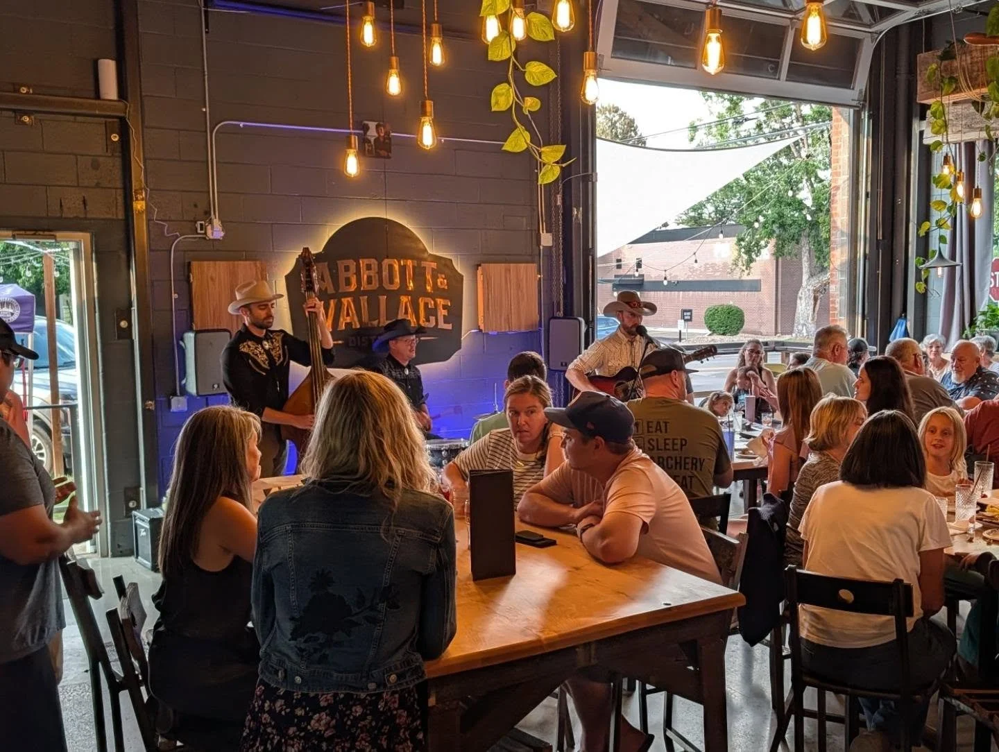 Harvest Fest with Hoss &amp; The Hangman is tonight 6-8pm! Fill your own bottle of Single Barrel Bourbon at 5pm. Free bounce house and ace paint 4-7pm. Cheers!