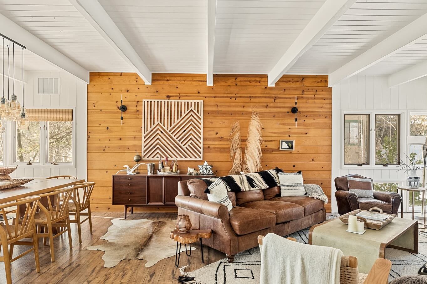 ✨ JUST LISTED ✨ This special mountain retreat can be yours&hellip; link in bio ⬆️ 

For several years I have been curating this magical Lake Arrowhead home for our family, friends, and guests&hellip;but it&rsquo;s time to say a sad but sweet goodbye.