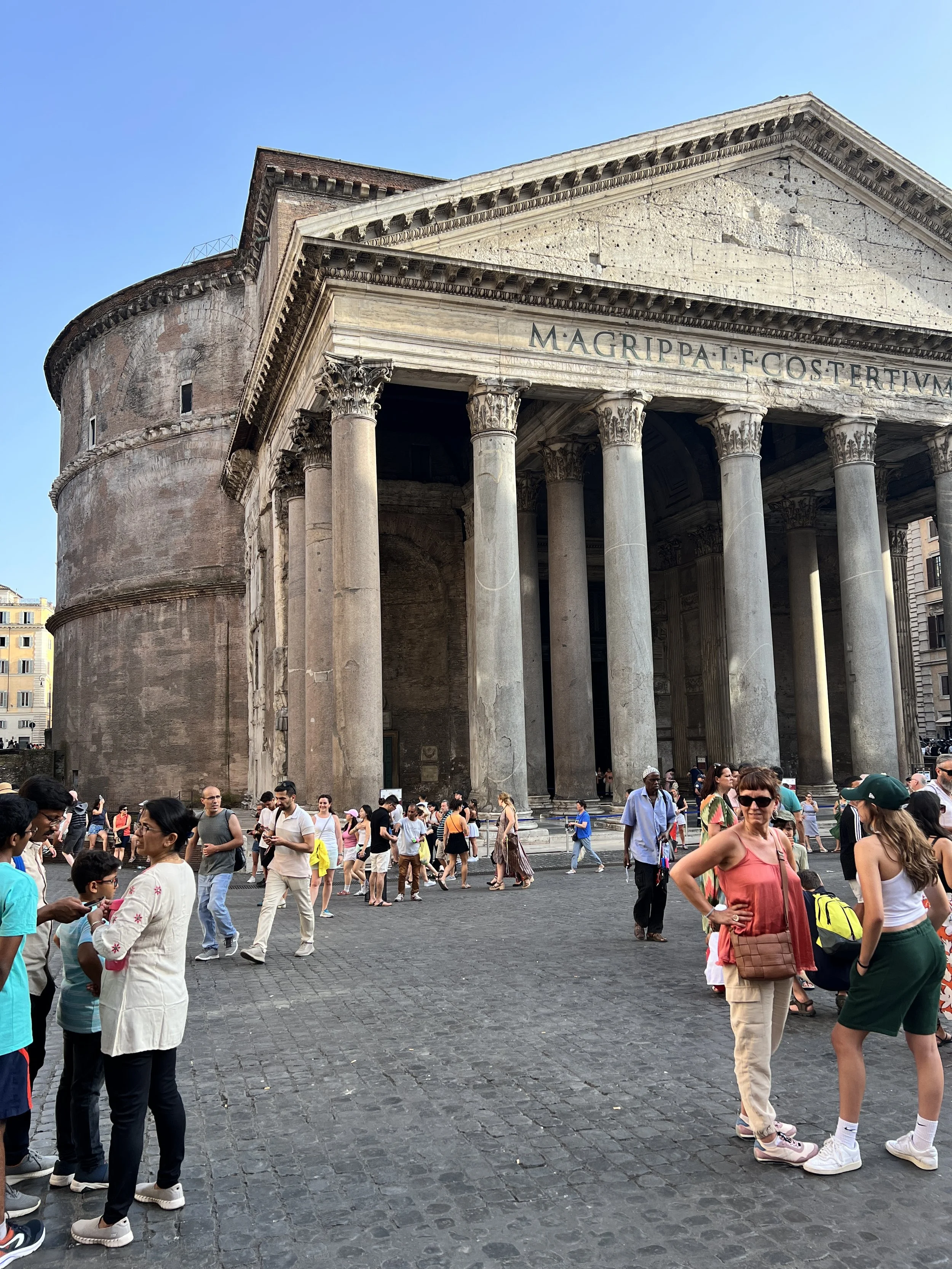 View of the Pantheon in Rome, Italy during aperitivo hour.JPG