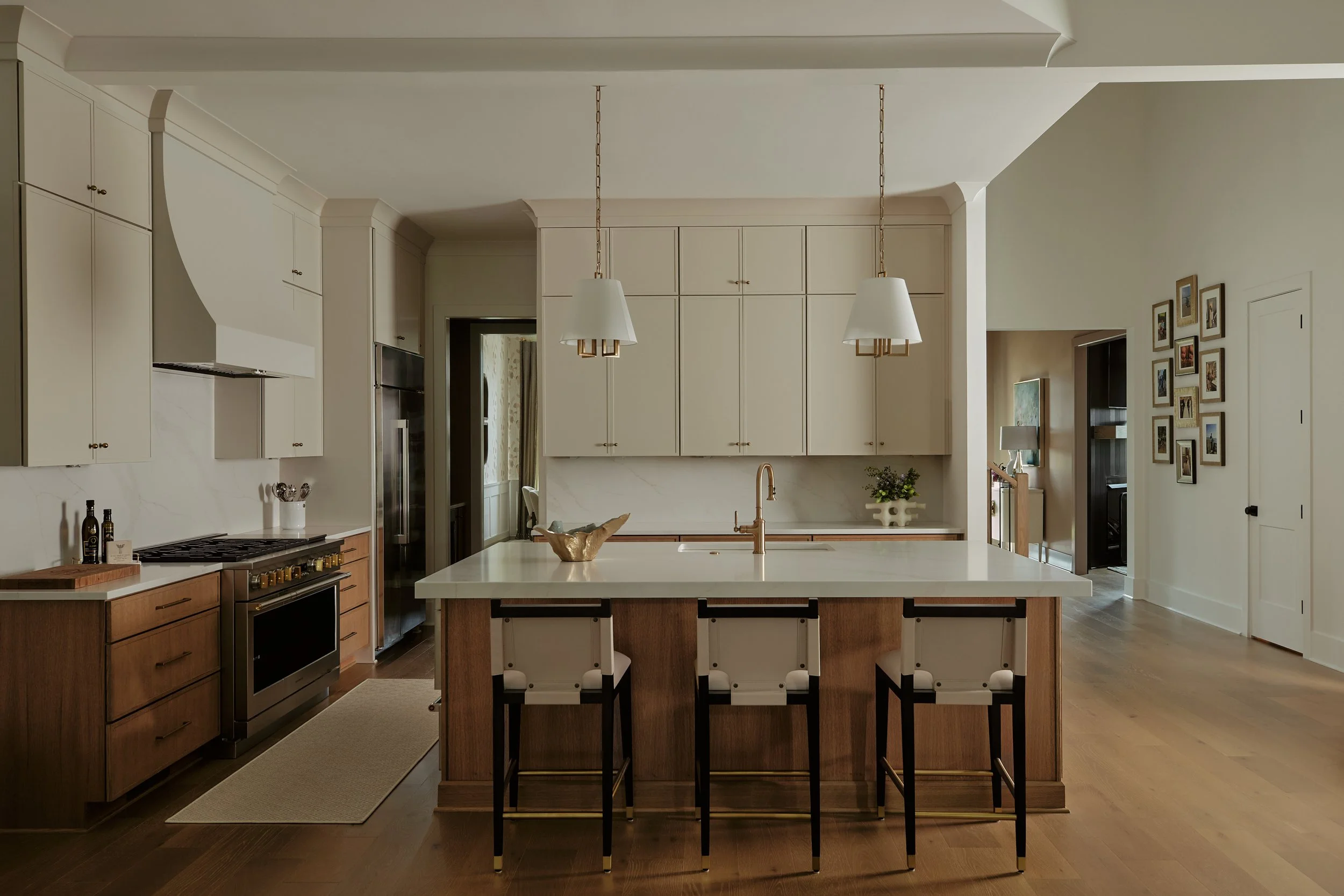 HowardHouseInteriors_Laguna_Kitchen_Wide_WebSafe.jpg