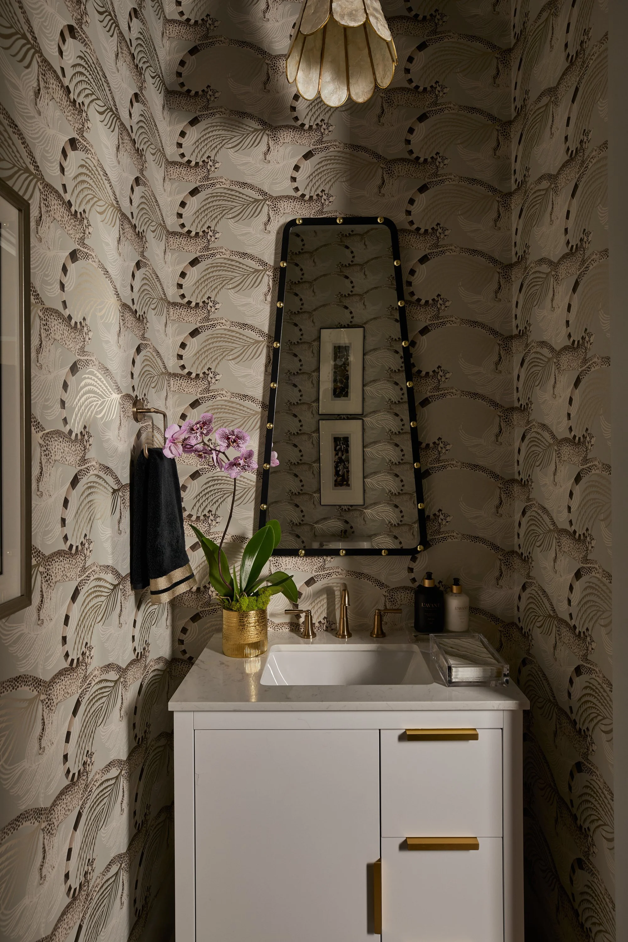 HowardHouseInteriors_Laguna_PowderBath_WebSafe.jpg