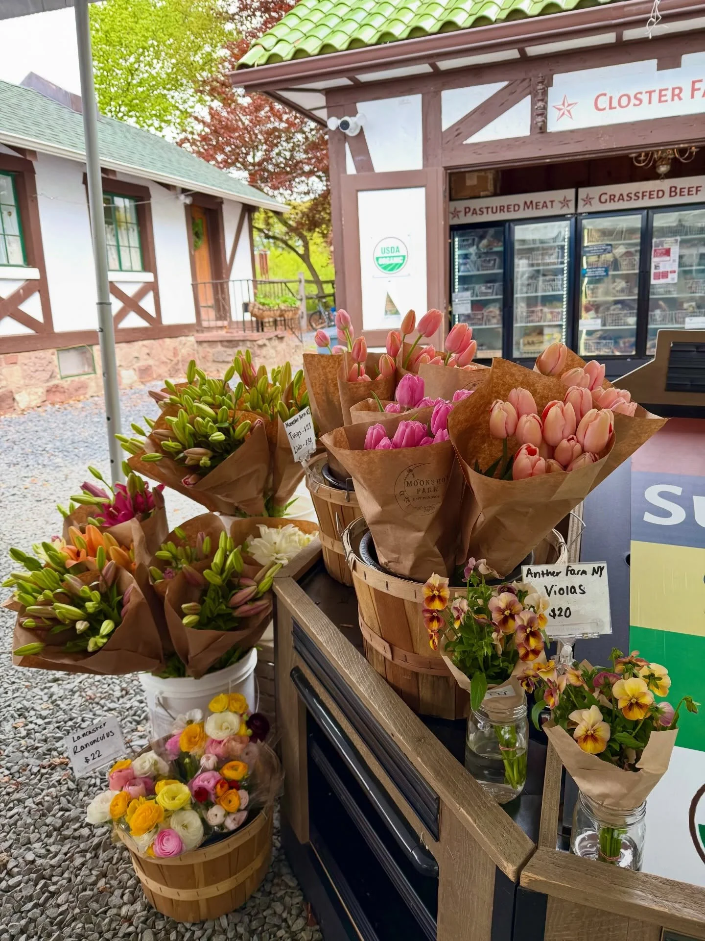 Hello farm friends! A few things on this fine(?) Wednesday:

💐 The flowers we have at the market right now are BEAUTIFUL! If you&rsquo;re looking for a chemical-free bouquet for Mother&rsquo;s Day, you know where to find us. And if you don&rsquo;t: 