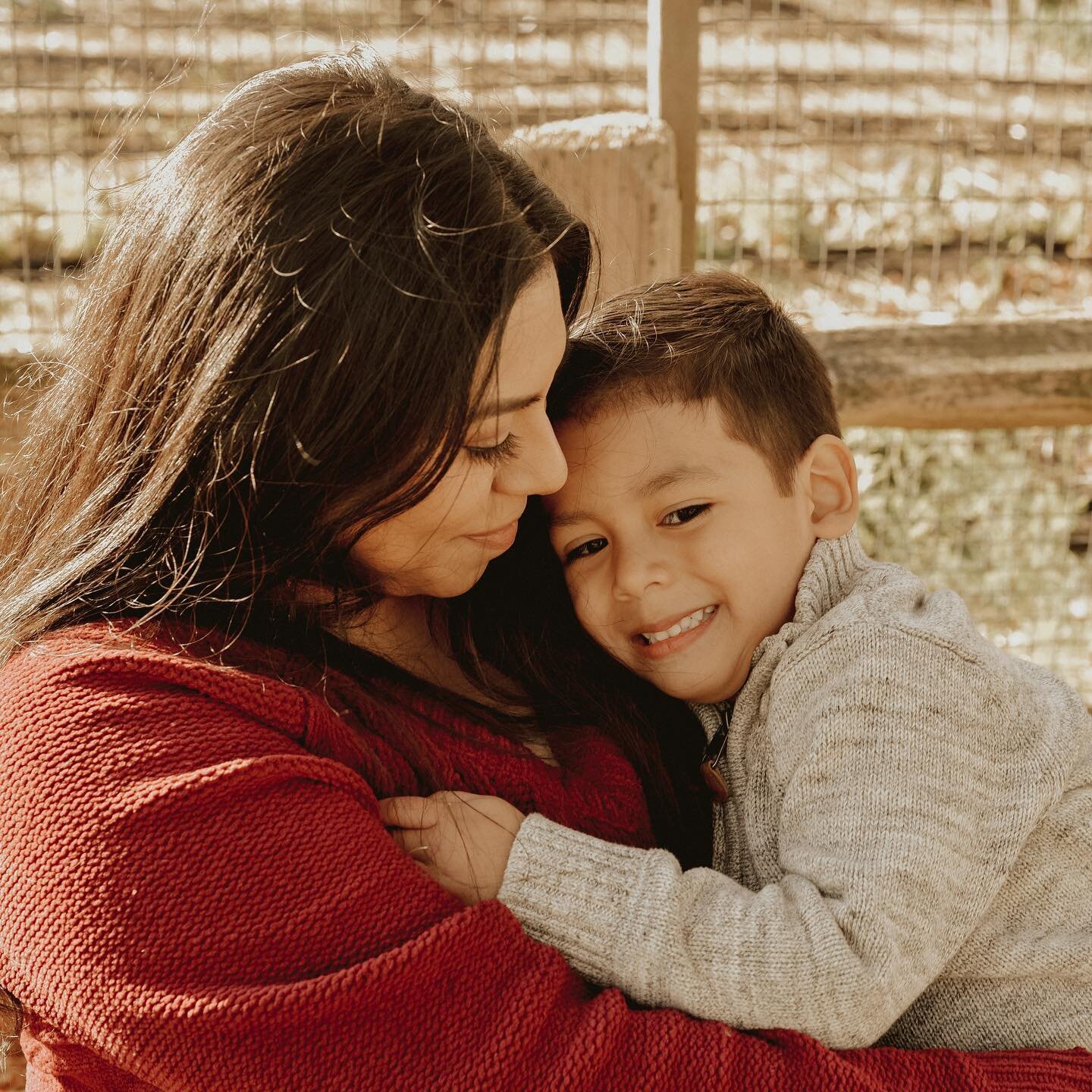 So much sweetness 😍 I adore capturing these moments of pure love.