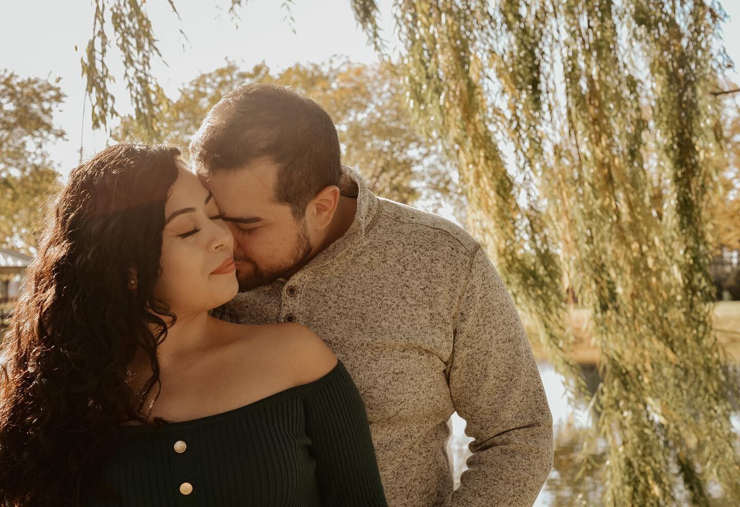 Wow, haven&rsquo;t posted since last year. Here&rsquo;s one of my favorite photographs of these two lovebirds 💛

Over the next few days I&rsquo;ll be throwing it back and posting pictures of my past sessions. 
I need to be better at sharing more 🙈