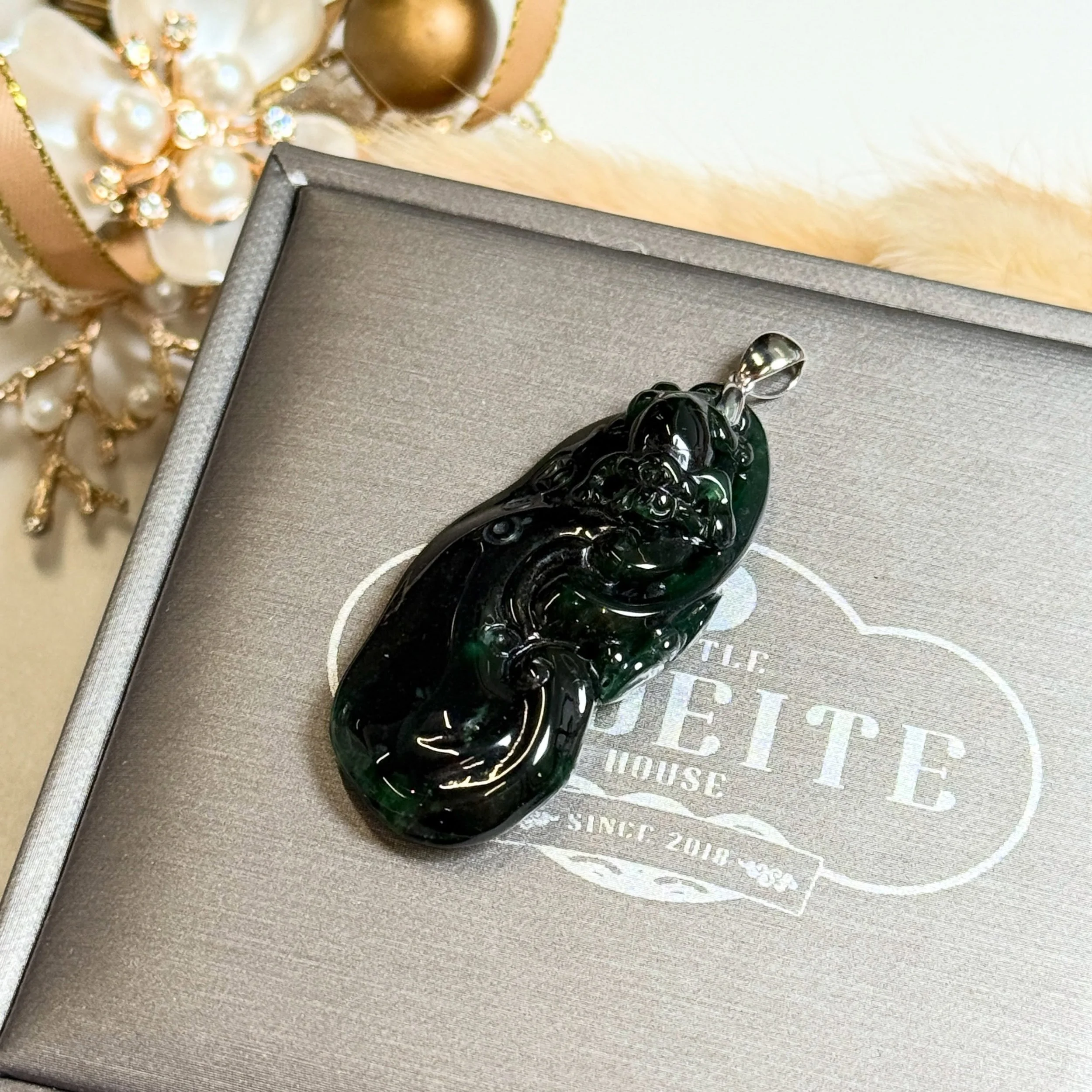 Omphacite Ruyi2.jpg