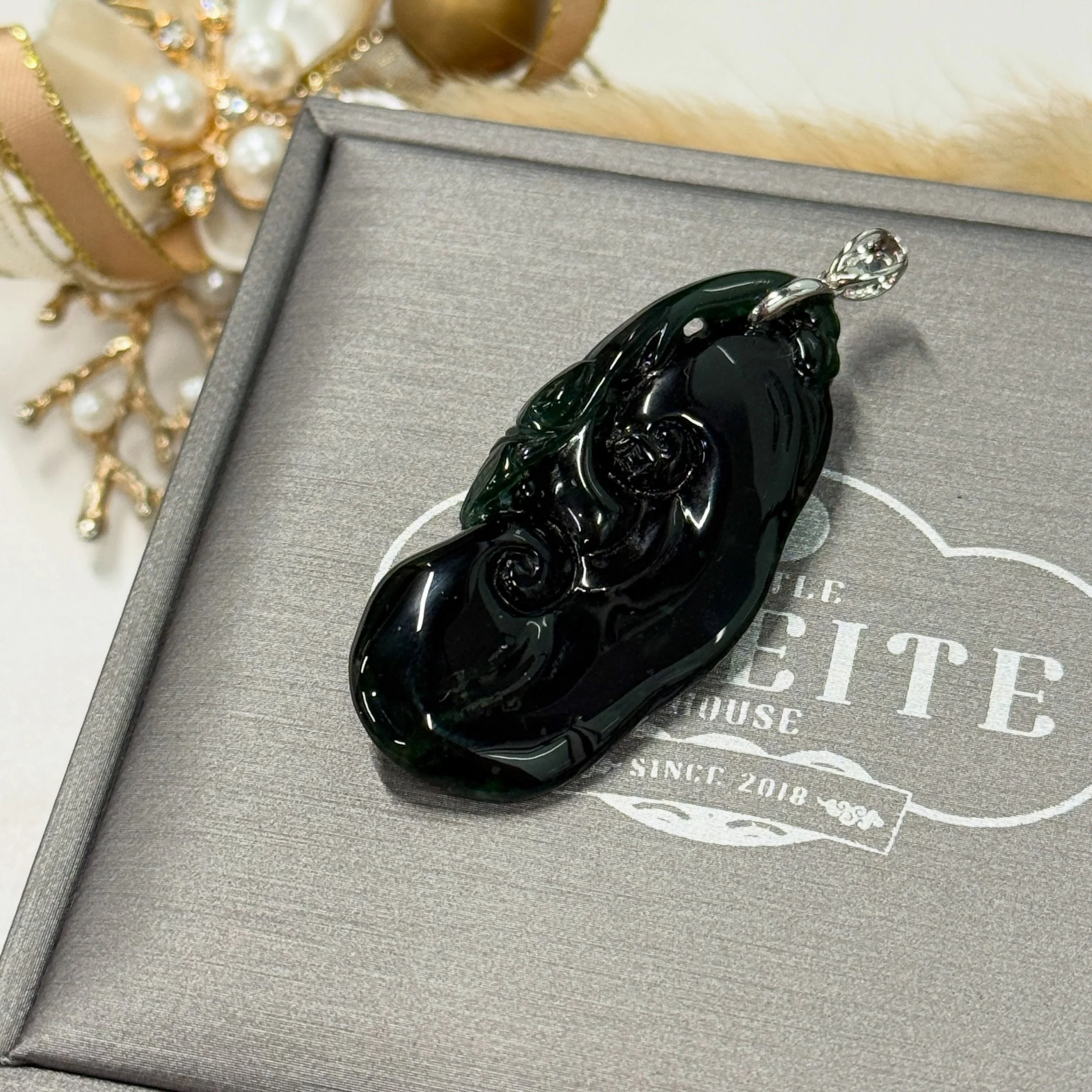 Omphacite Ruyi1.jpg