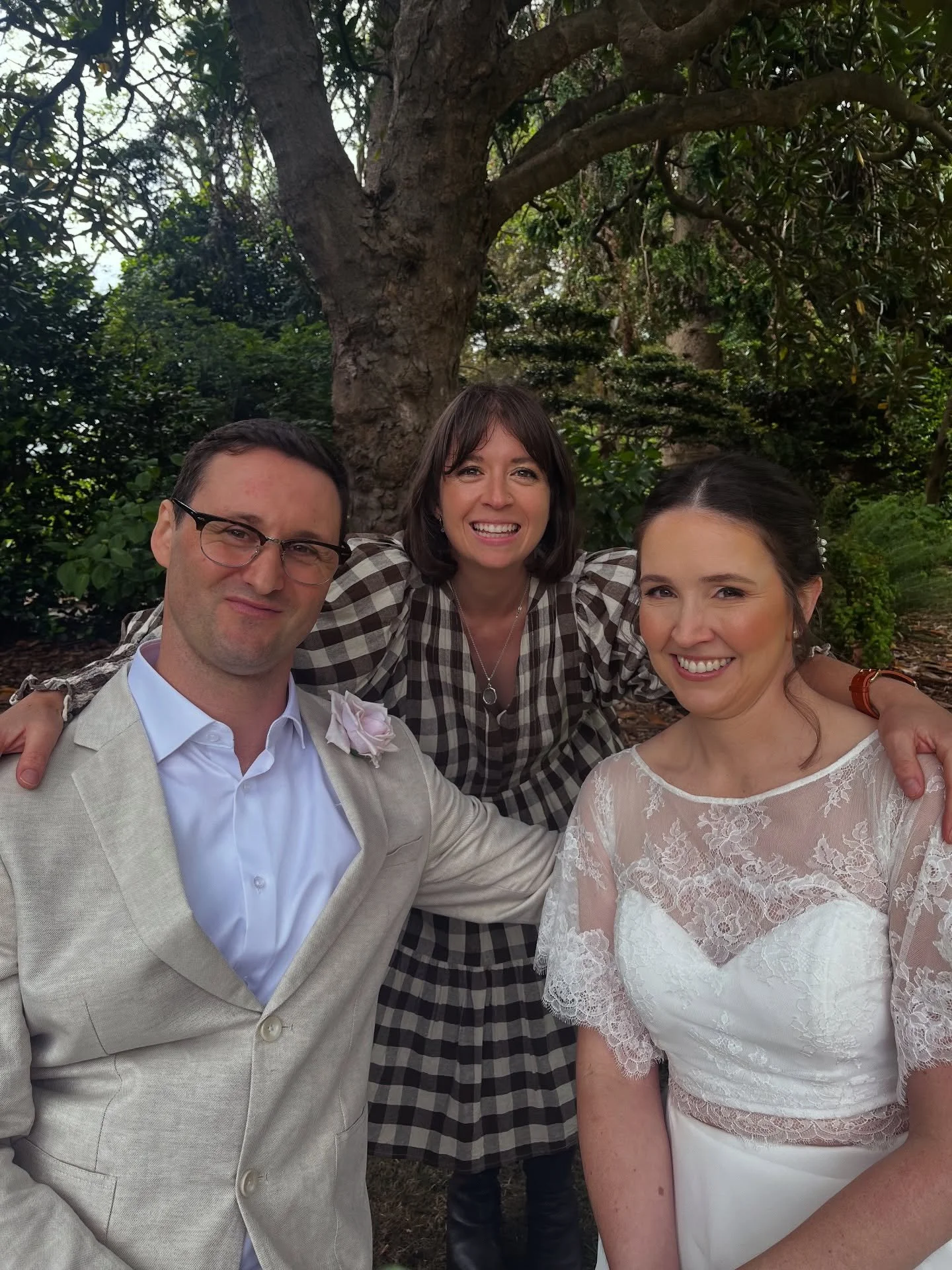 The rain didn&rsquo;t stop us! ☔️
The wedding was heartfelt and warm 🥰 Congratulations and thanks for having me J &amp; K! 🍾🤩